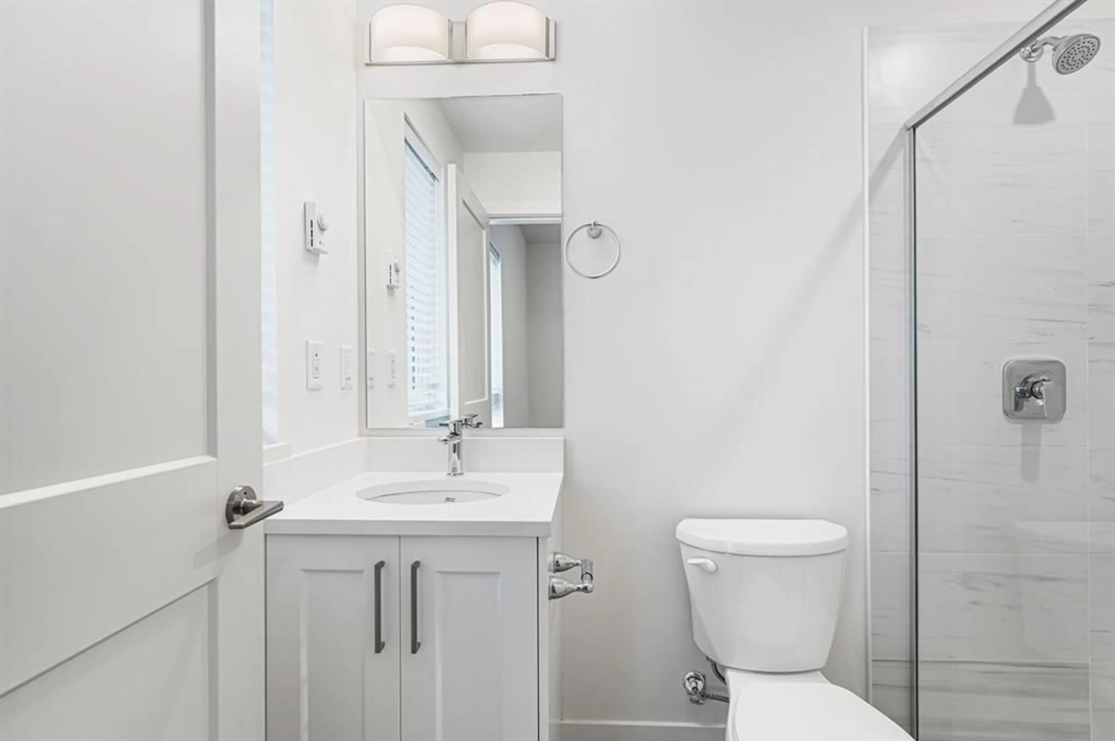 Standard bathroom, unknown for 15 - 1419 MCCALLUM, Abbotsford British Columbia V2S0N1