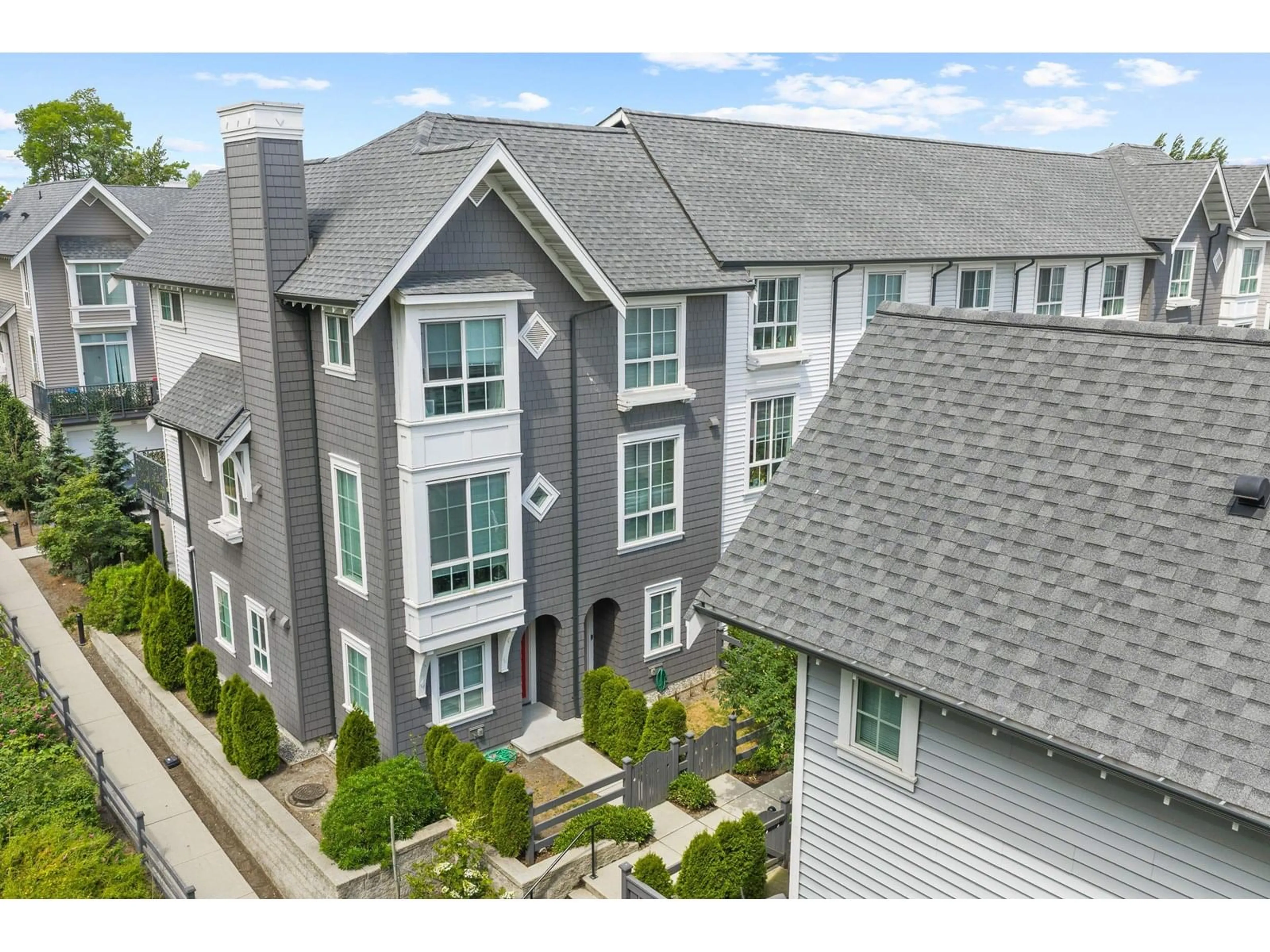 A pic from outside/outdoor area/front of a property/back of a property/a pic from drone, building for 36 - 2838 LIVINGSTONE, Abbotsford British Columbia V2T0J1