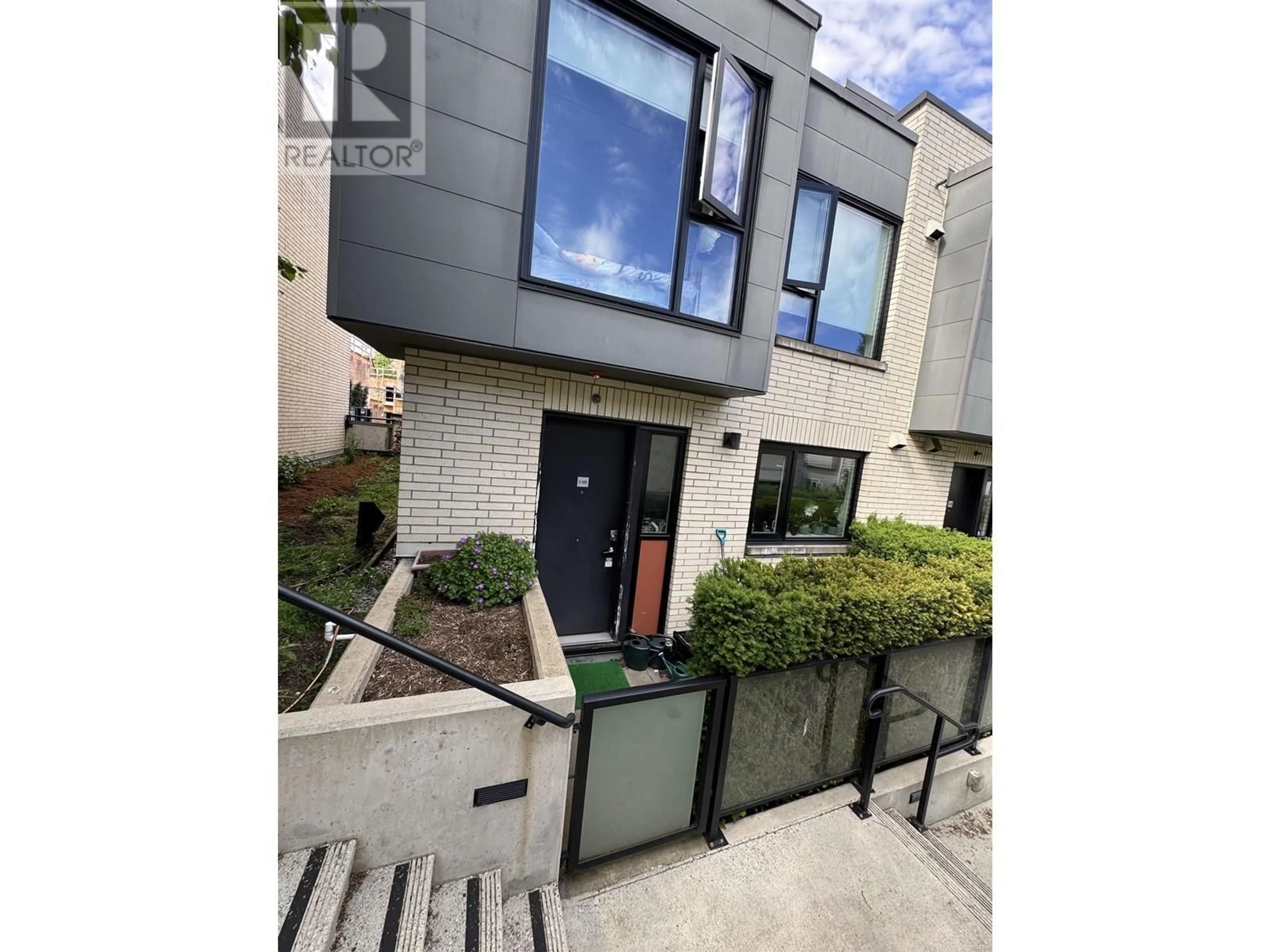 Unknown for 2 - 589 KING EDWARD AVENUE, Vancouver British Columbia V5Z2C4