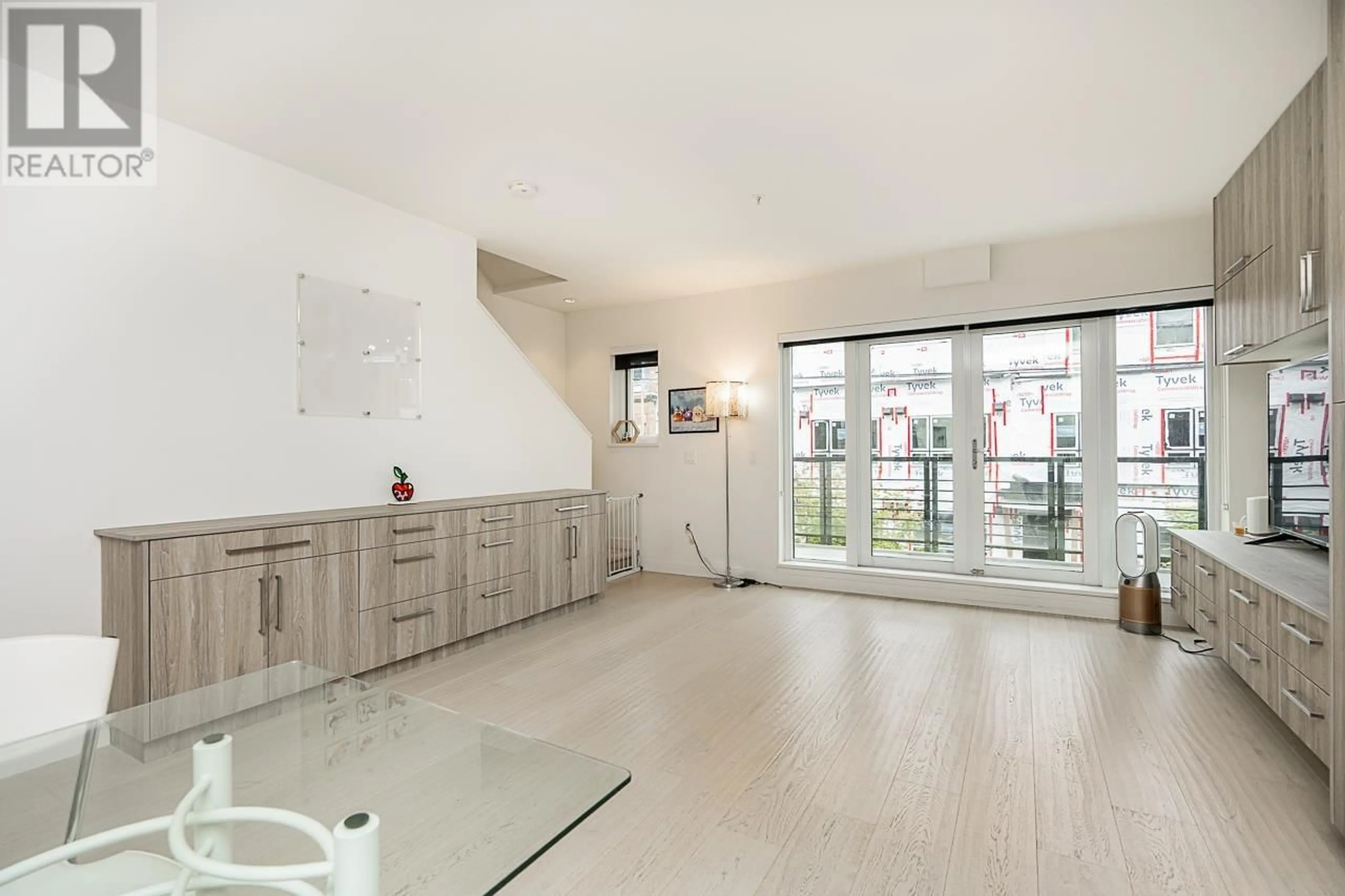Unknown for 2 - 589 KING EDWARD AVENUE, Vancouver British Columbia V5Z2C4