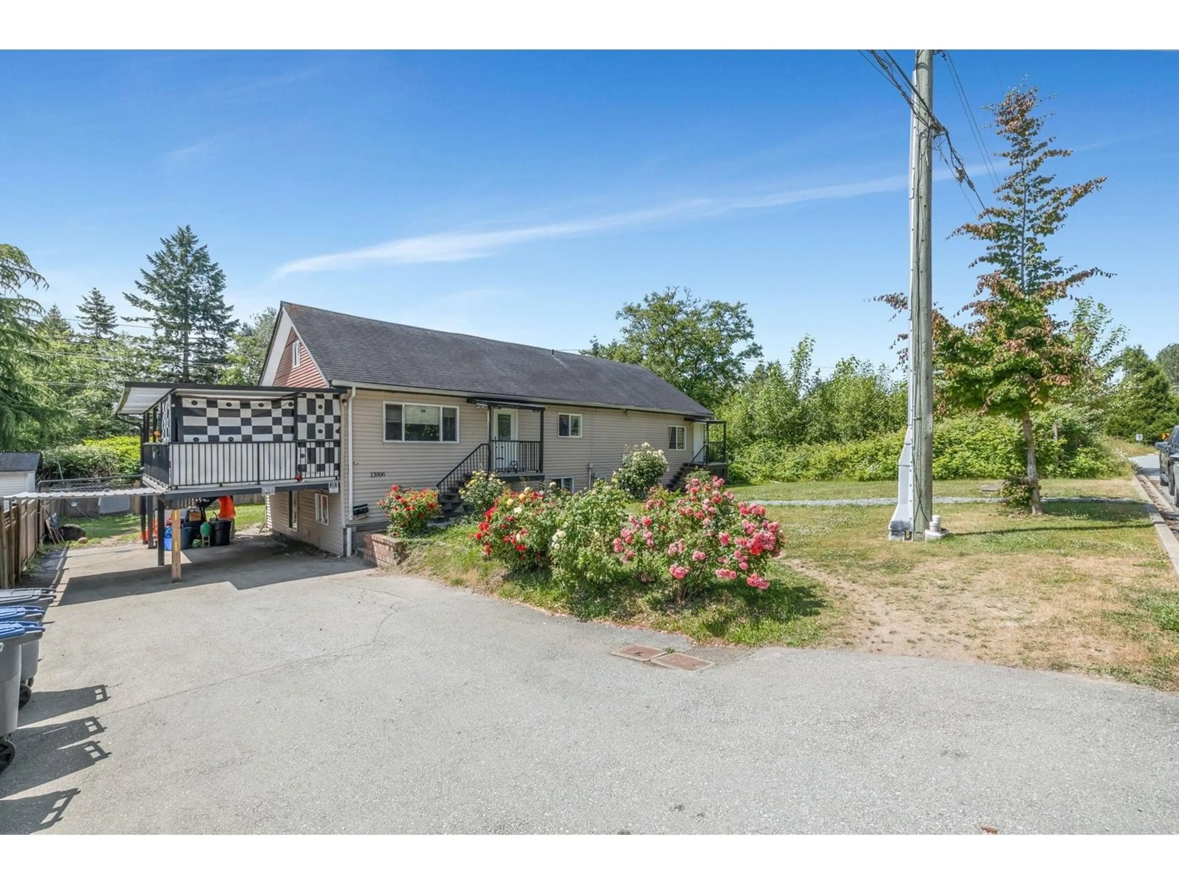 A pic from outside/outdoor area/front of a property/back of a property/a pic from drone, unknown for 13906 68, Surrey British Columbia V3W2H1