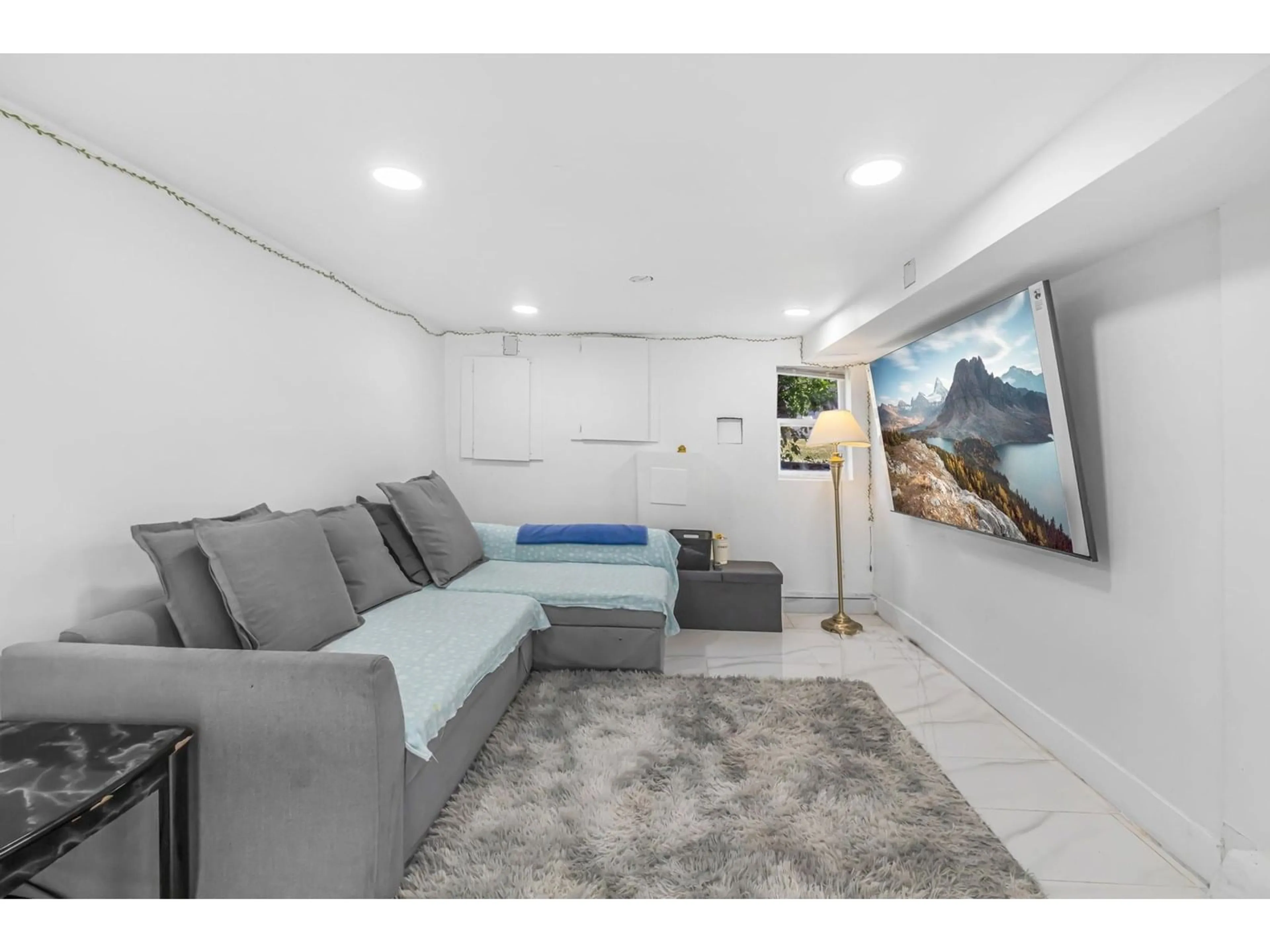 Home theater for 13906 68, Surrey British Columbia V3W2H1