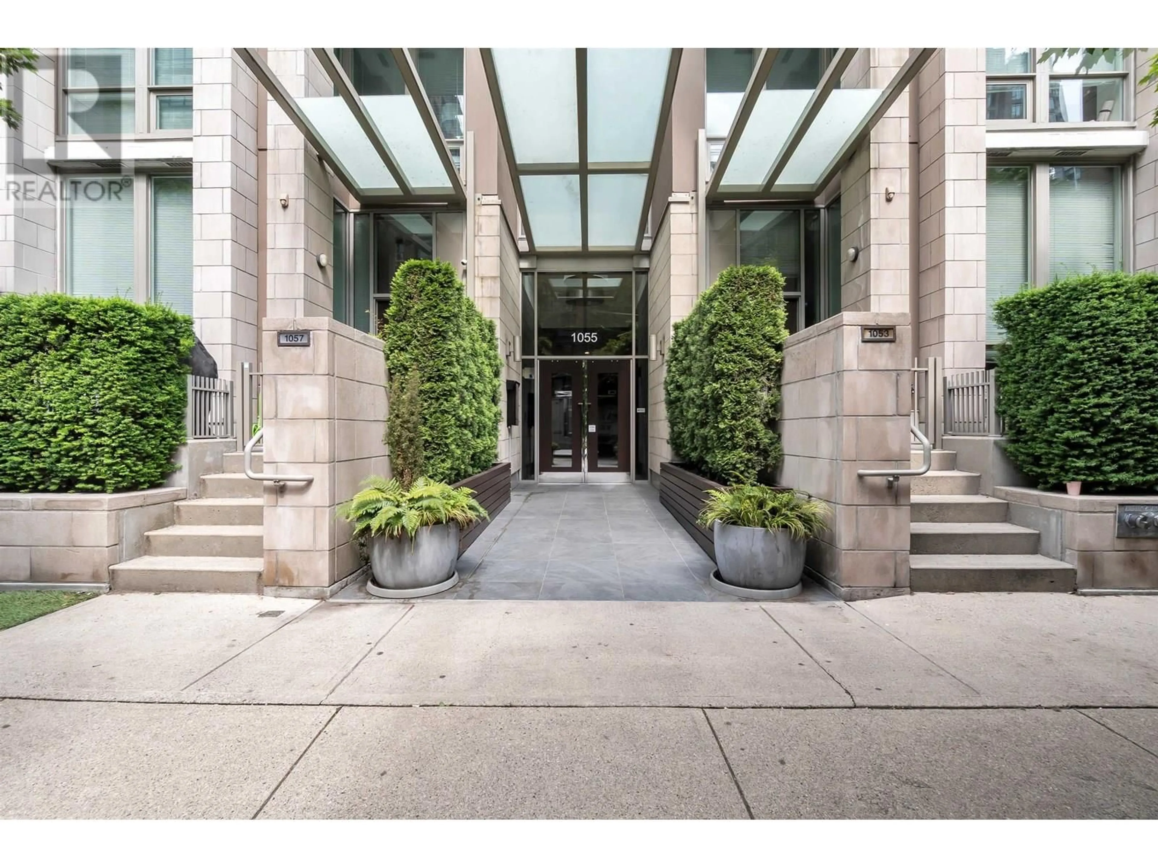 Indoor foyer for 1607 - 1055 RICHARDS STREET, Vancouver British Columbia V6B0C2