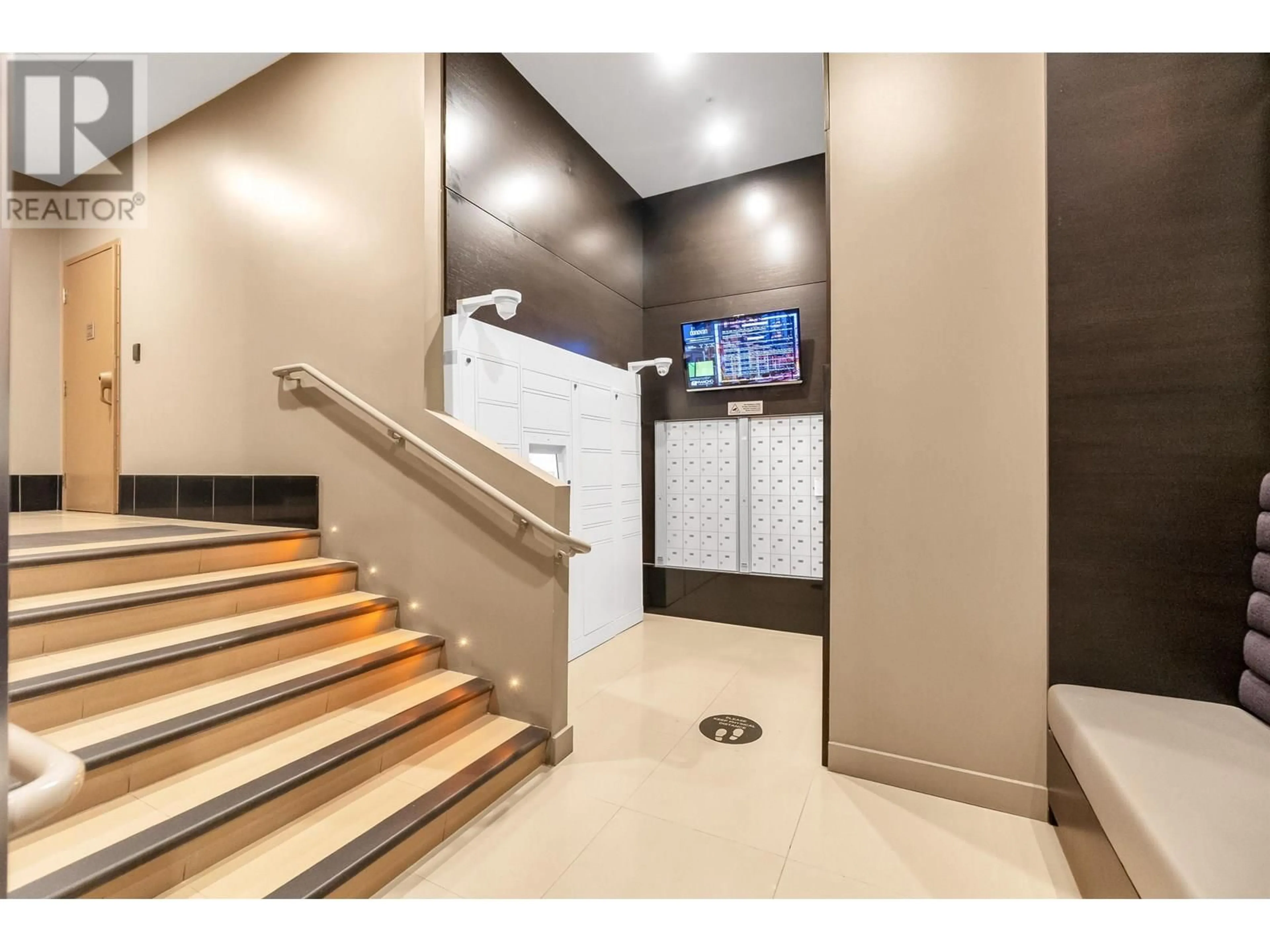 Indoor foyer for 1607 - 1055 RICHARDS STREET, Vancouver British Columbia V6B0C2