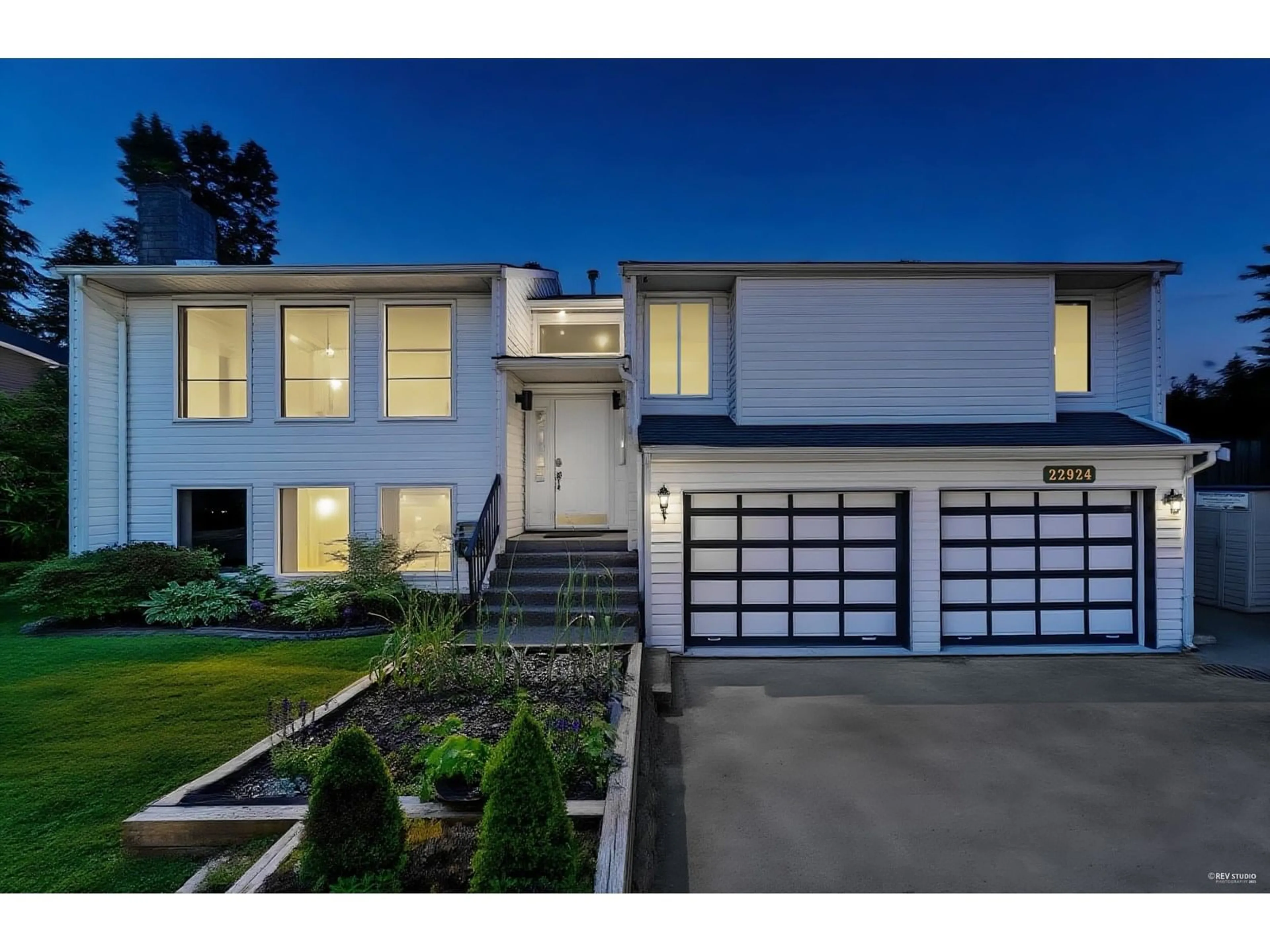 Home with vinyl exterior material, street for 22924 88, Langley British Columbia V1M2S5