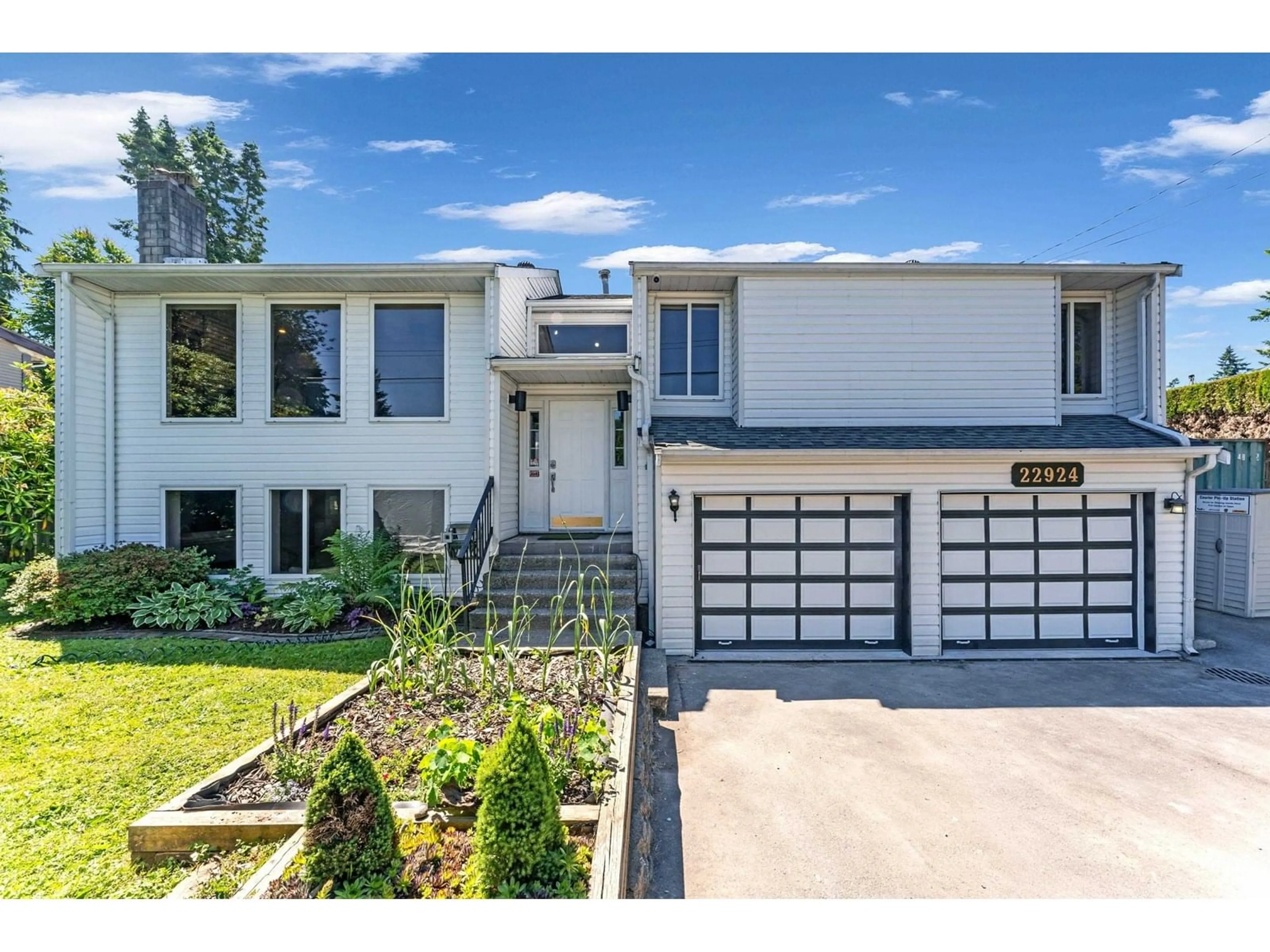 Home with vinyl exterior material, street for 22924 88, Langley British Columbia V1M2S5