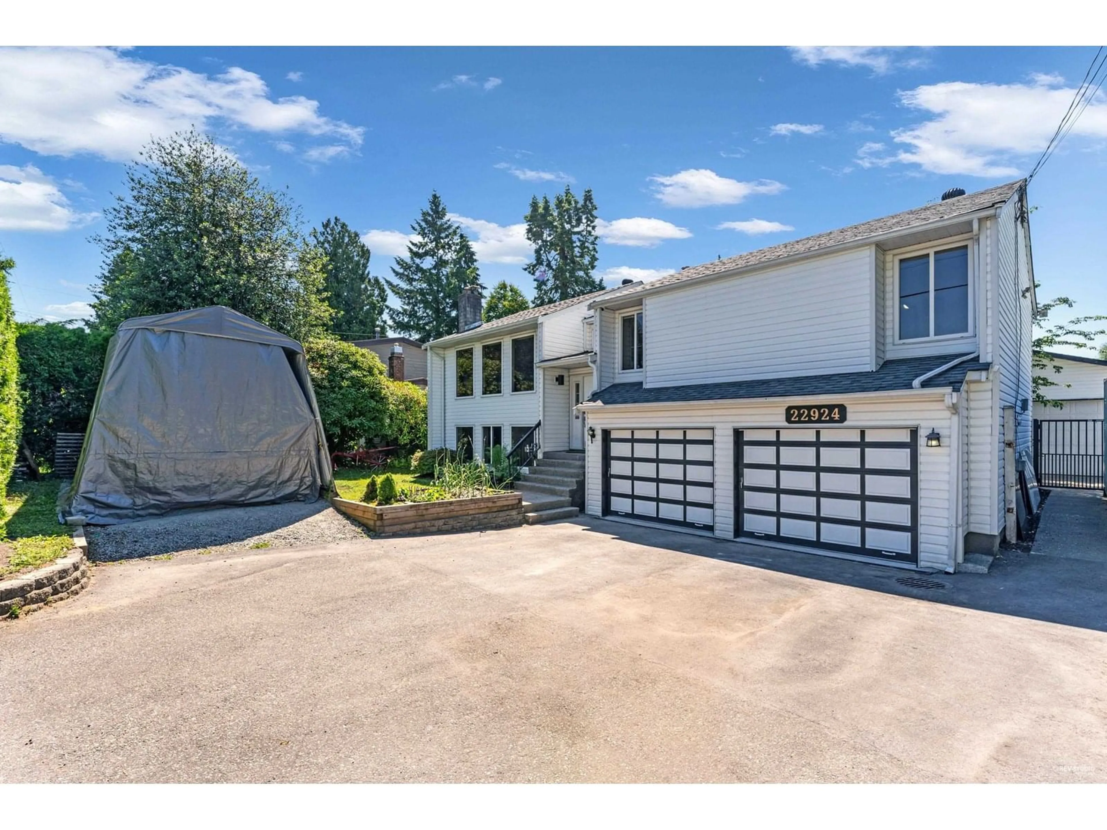 Unknown for 22924 88, Langley British Columbia V1M2S5