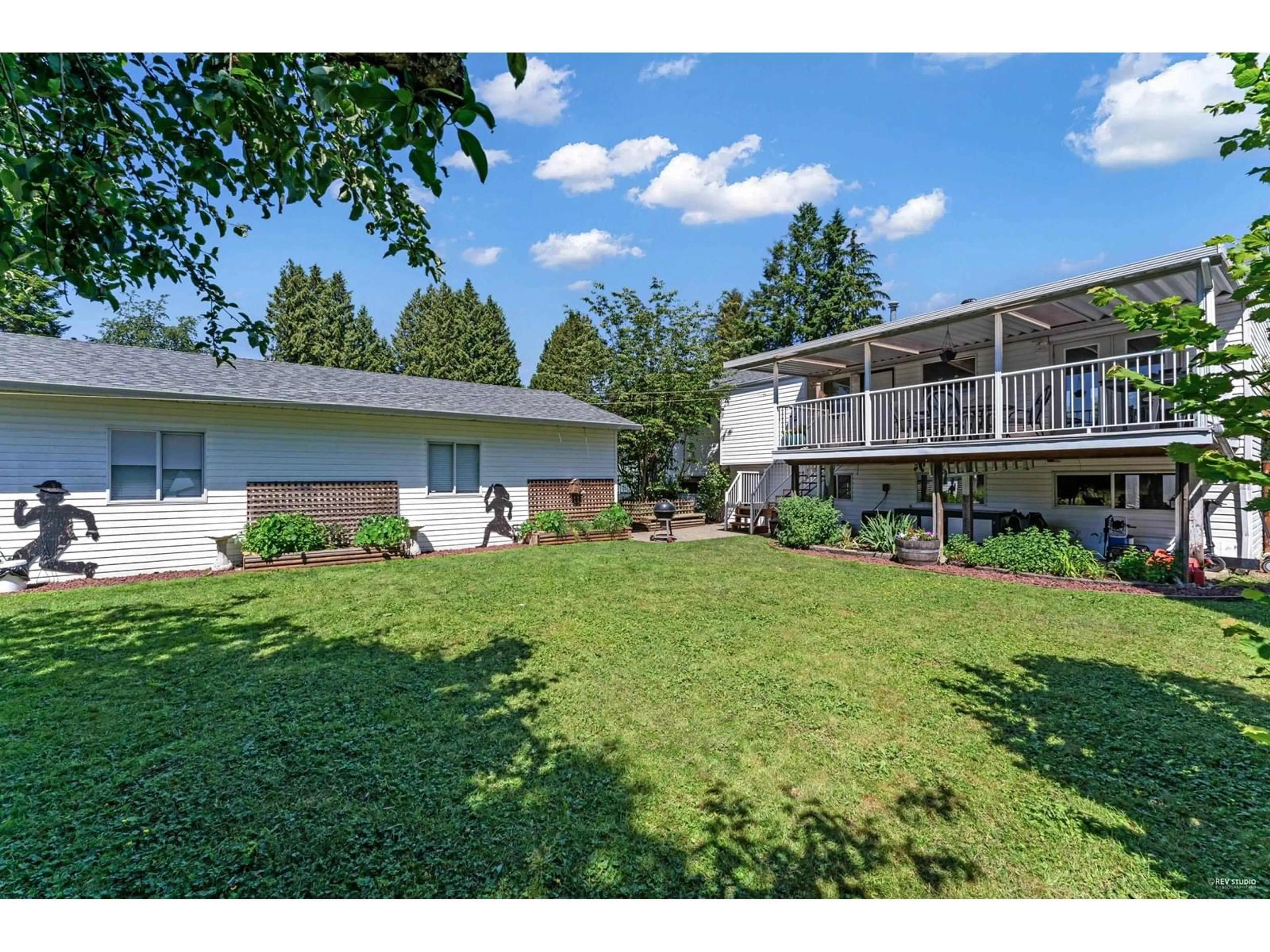 A pic from outside/outdoor area/front of a property/back of a property/a pic from drone, unknown for 22924 88, Langley British Columbia V1M2S5