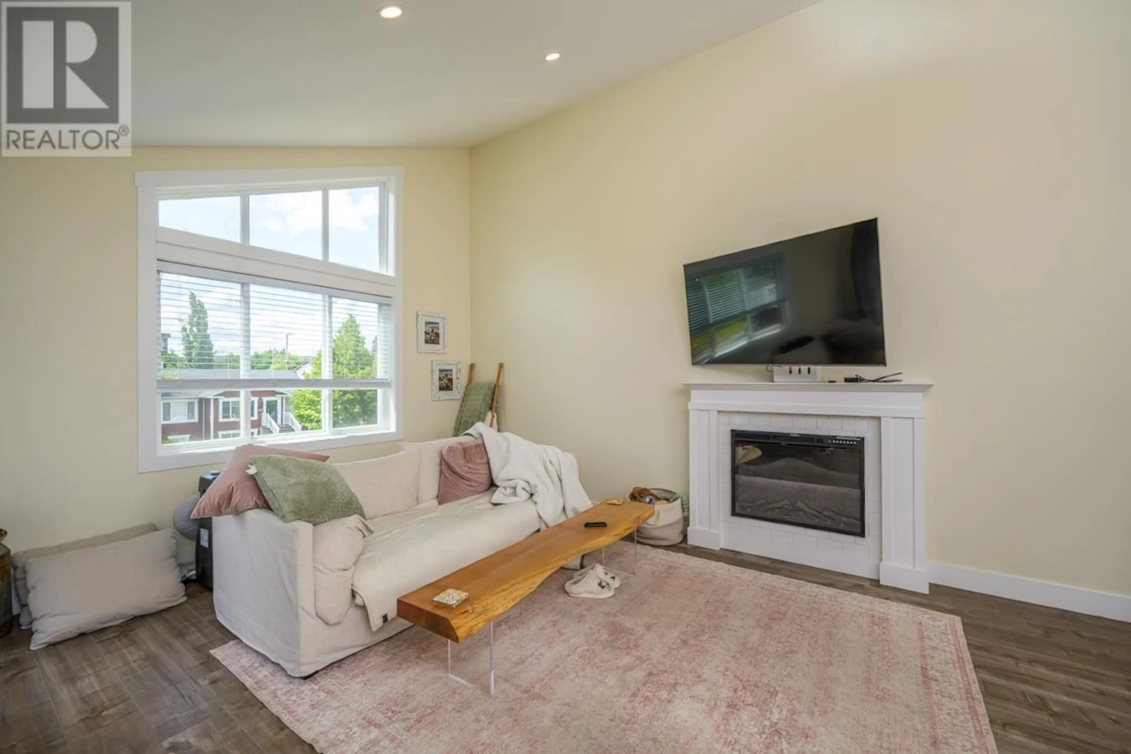 Living room with furniture, unknown for 1652 9TH AVENUE, Prince George British Columbia V2L3S1