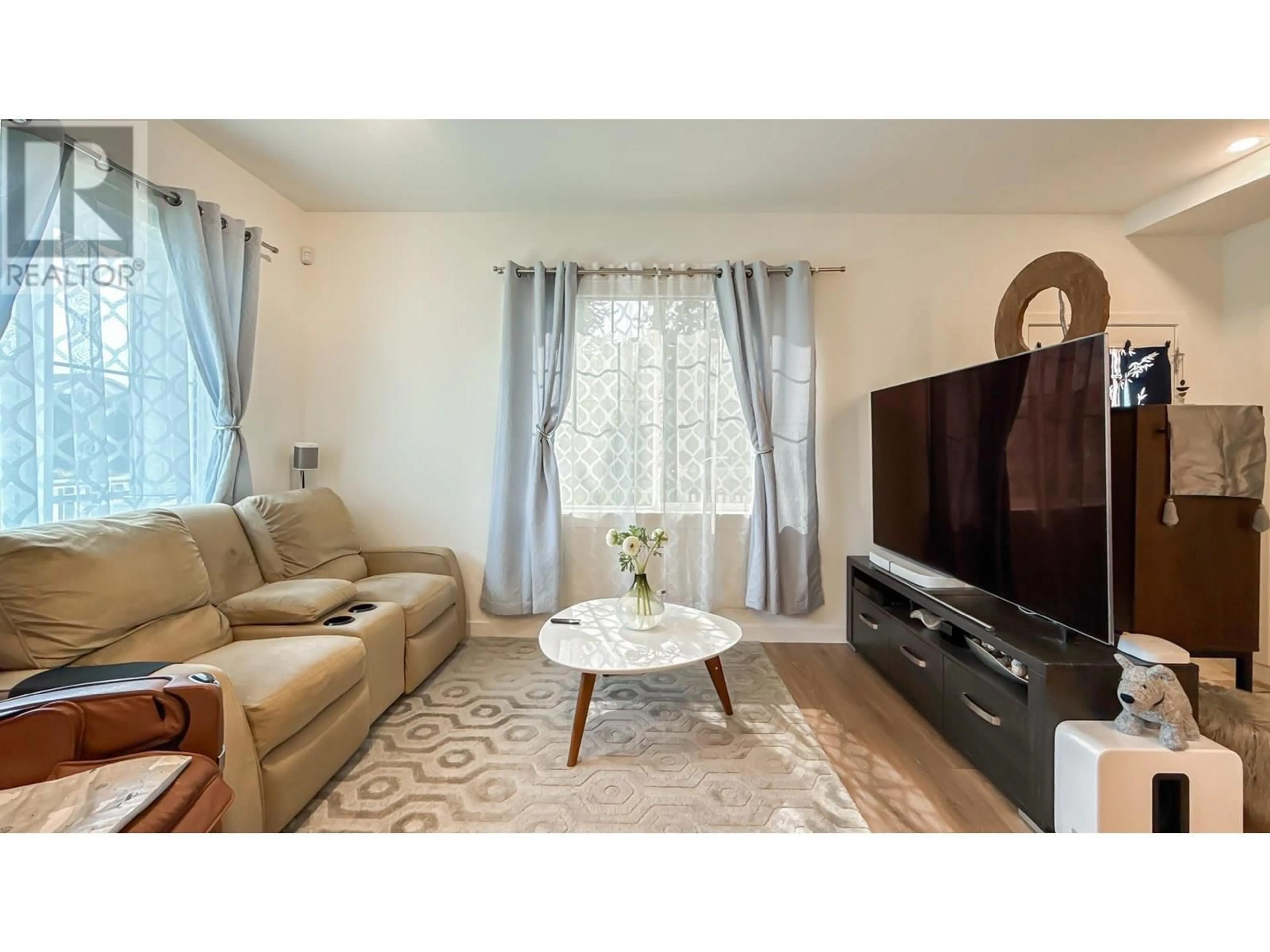 Living room with furniture, wood/laminate floor for 4 - 7780 BRIDGE STREET, Richmond British Columbia V6Y0L2
