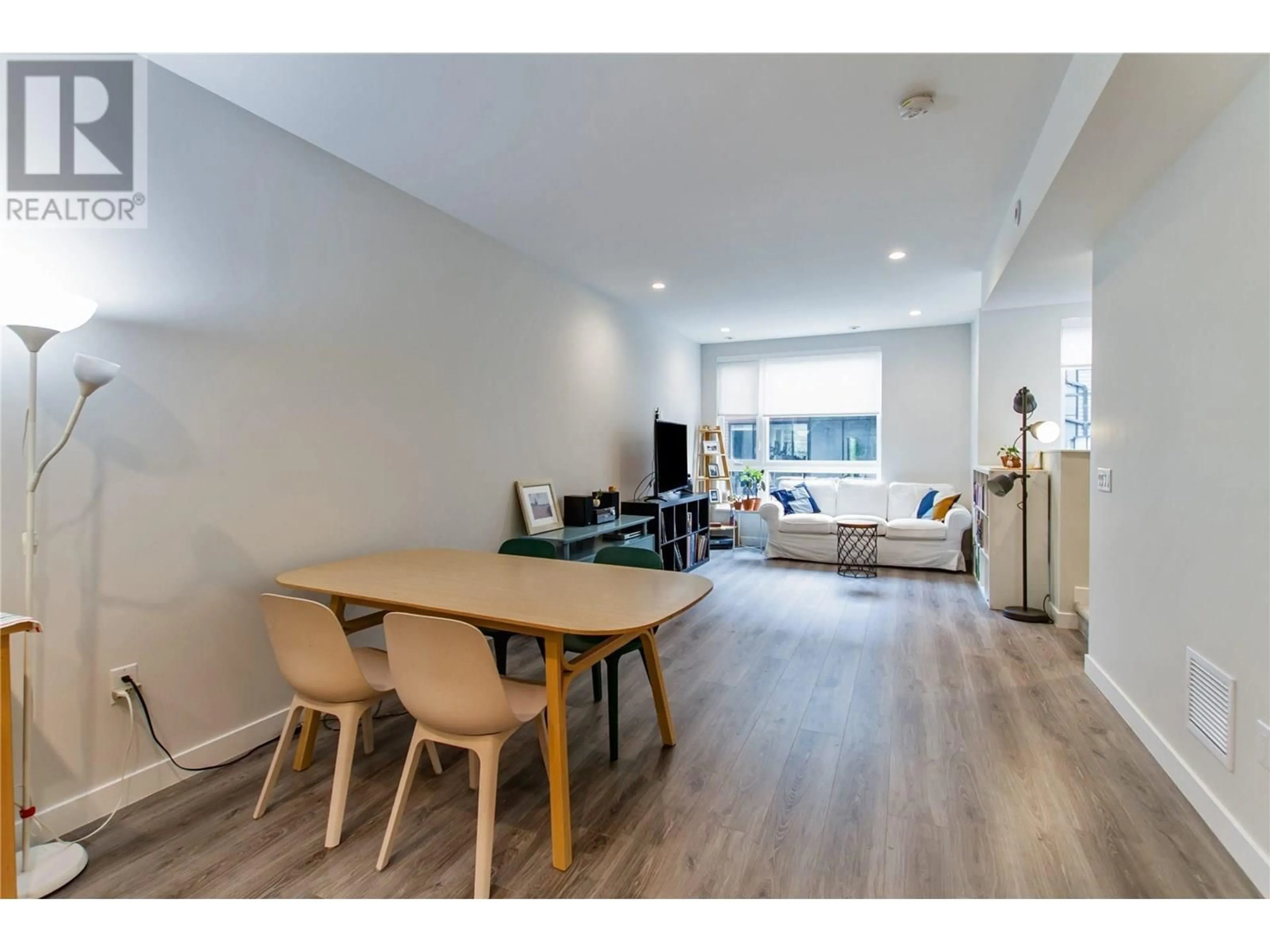 Living room with furniture, wood/laminate floor for 19 - 50 SEAVIEW DRIVE, Port Moody British Columbia V3H0N2