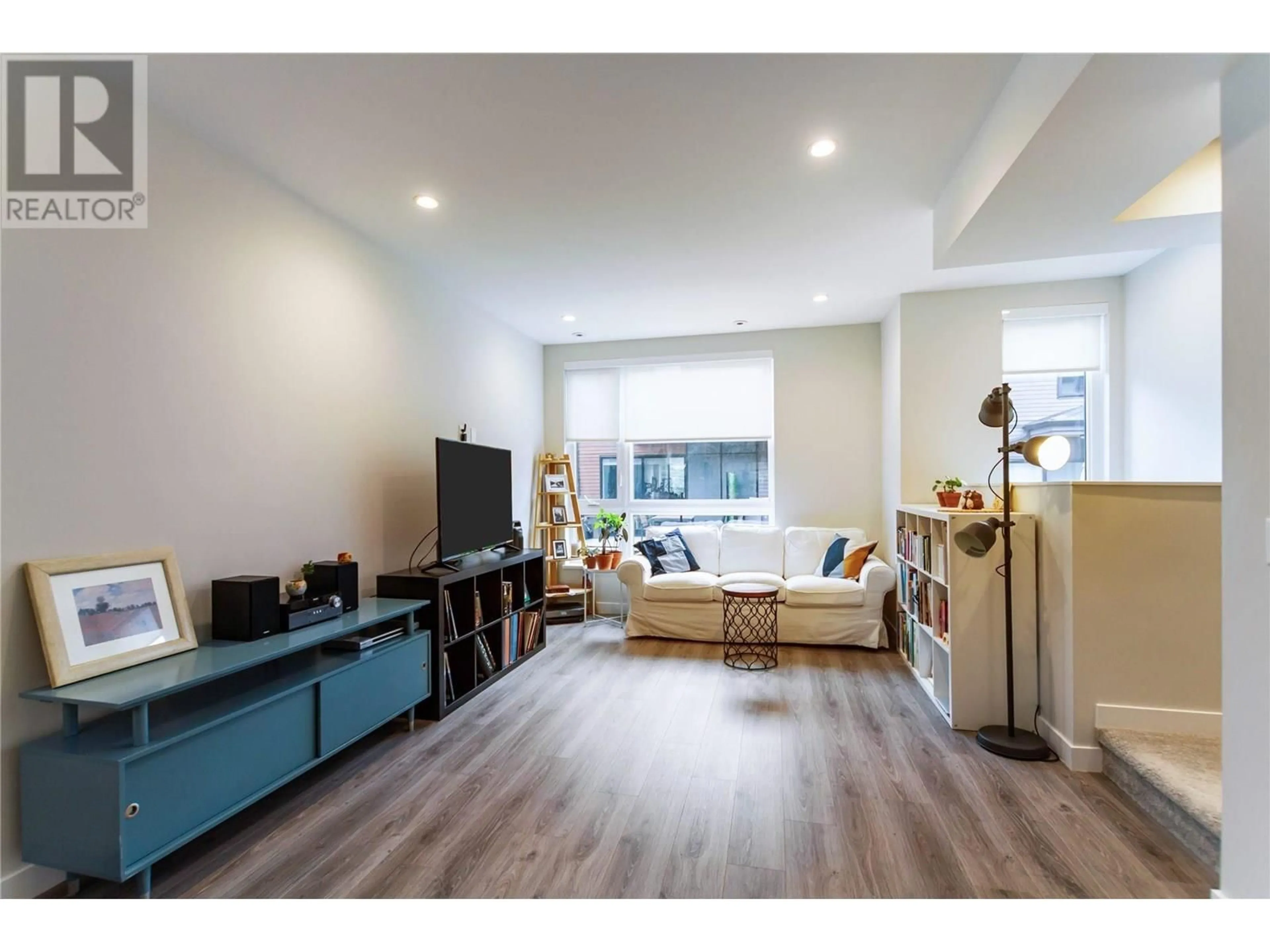 Living room with furniture, wood/laminate floor for 19 - 50 SEAVIEW DRIVE, Port Moody British Columbia V3H0N2