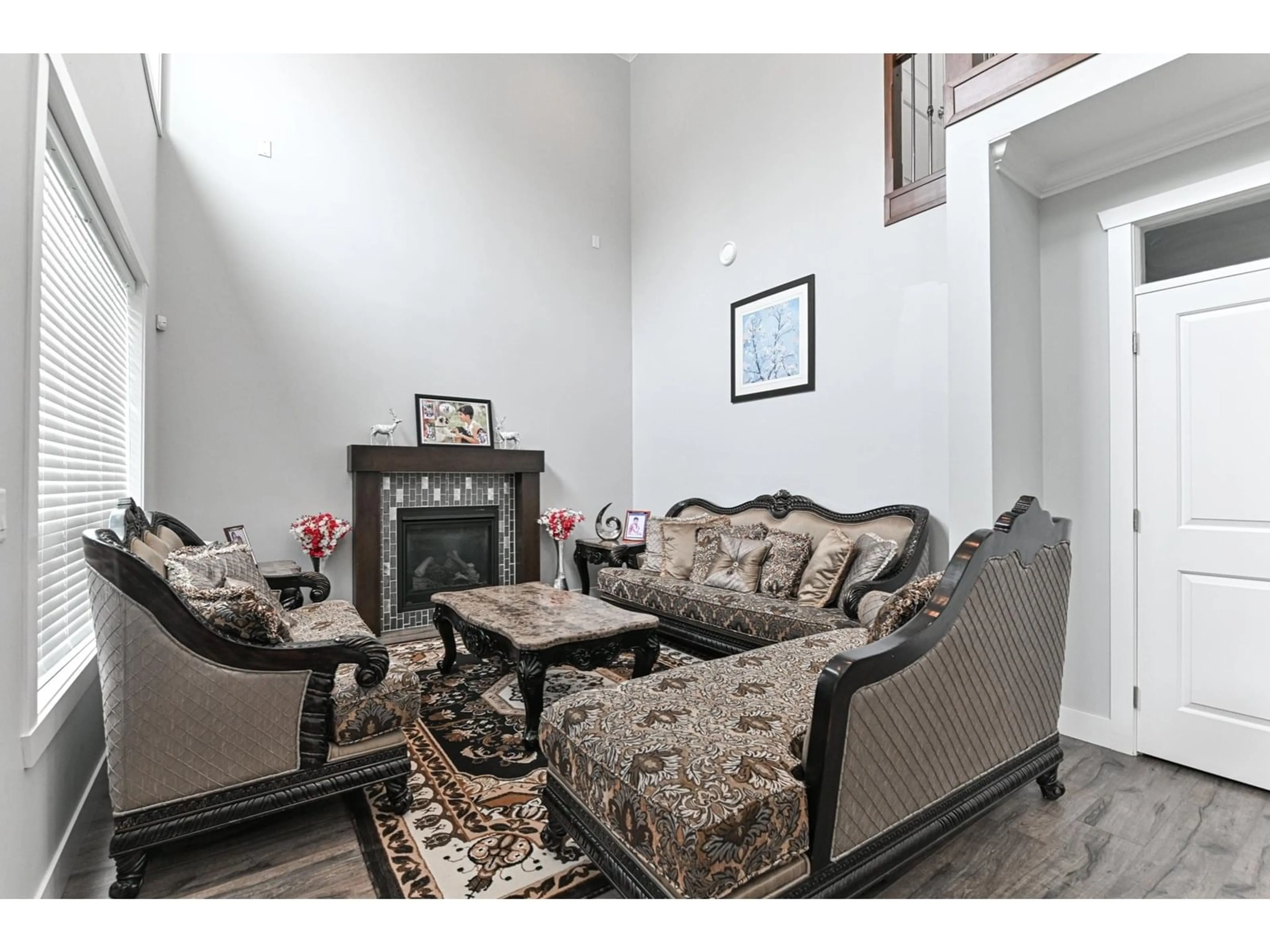 Living room with furniture, unknown for 2614 RAILCAR, Abbotsford British Columbia V4X0B8