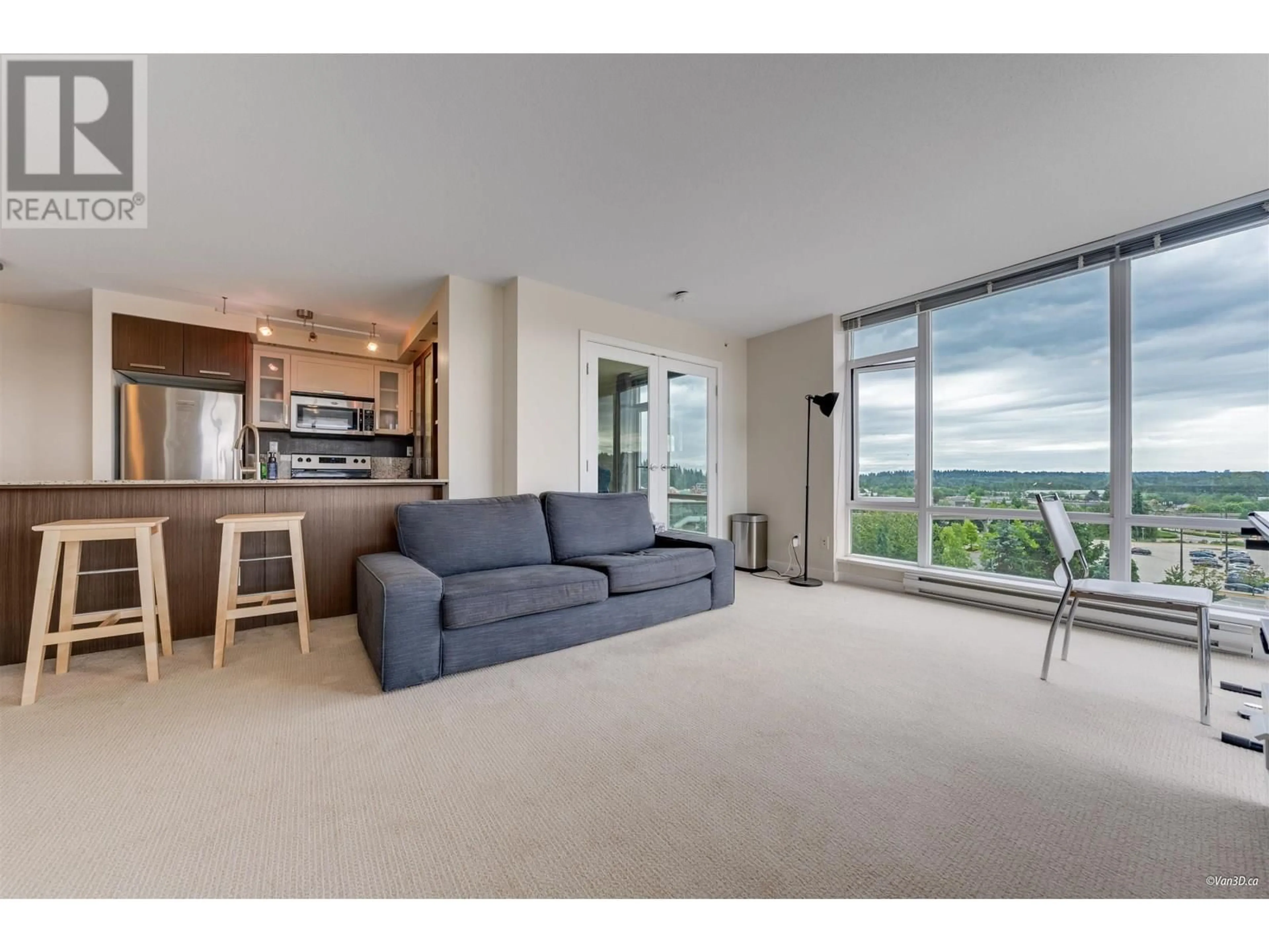Living room with furniture, unknown for 907 - 2980 ATLANTIC AVENUE, Coquitlam British Columbia V3B0G2