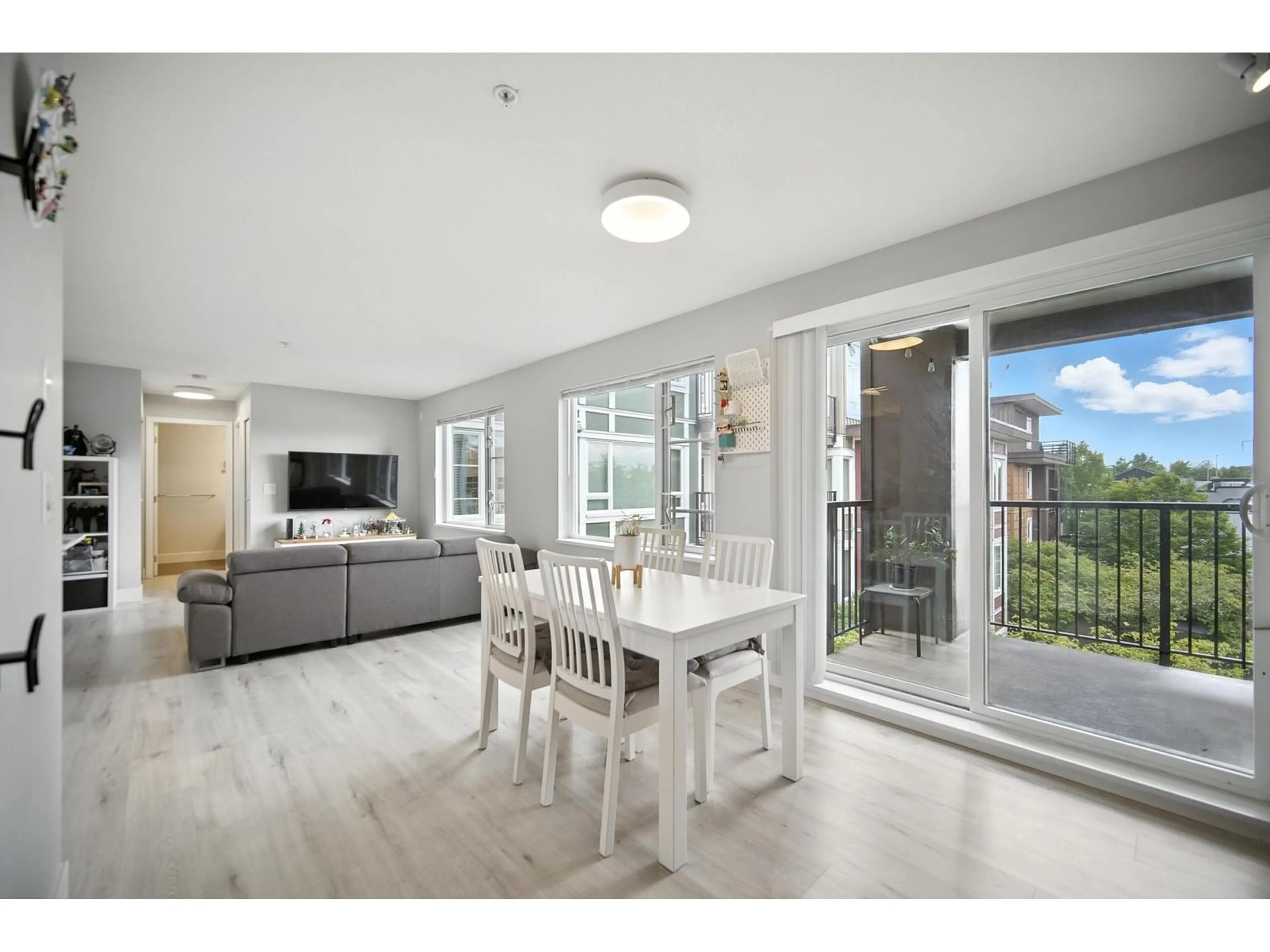 A pic of a room for 305 - 13740 75A, Surrey British Columbia V3W0E8
