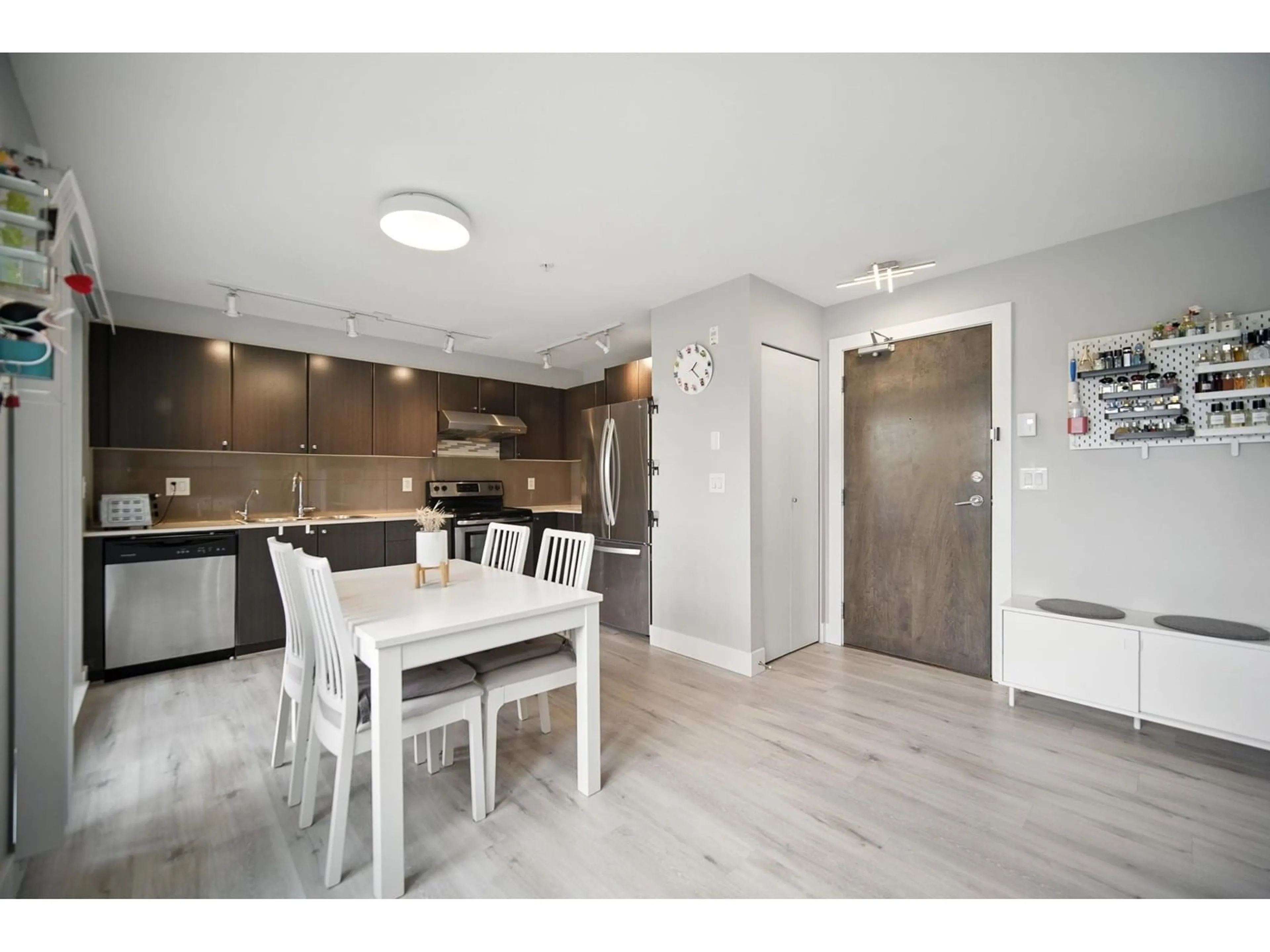 Open concept kitchen, unknown for 305 - 13740 75A, Surrey British Columbia V3W0E8