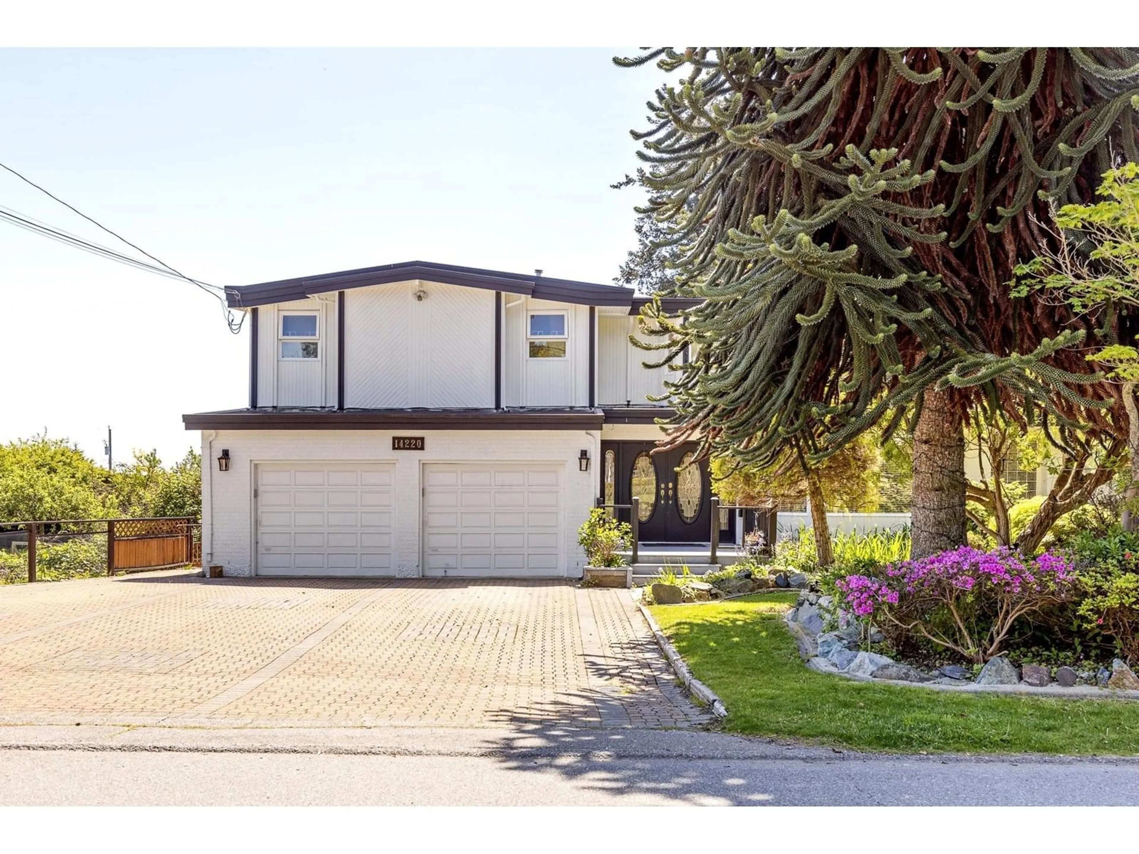 Home with vinyl exterior material, street for 14220 MALABAR, White Rock British Columbia V4B2Y3