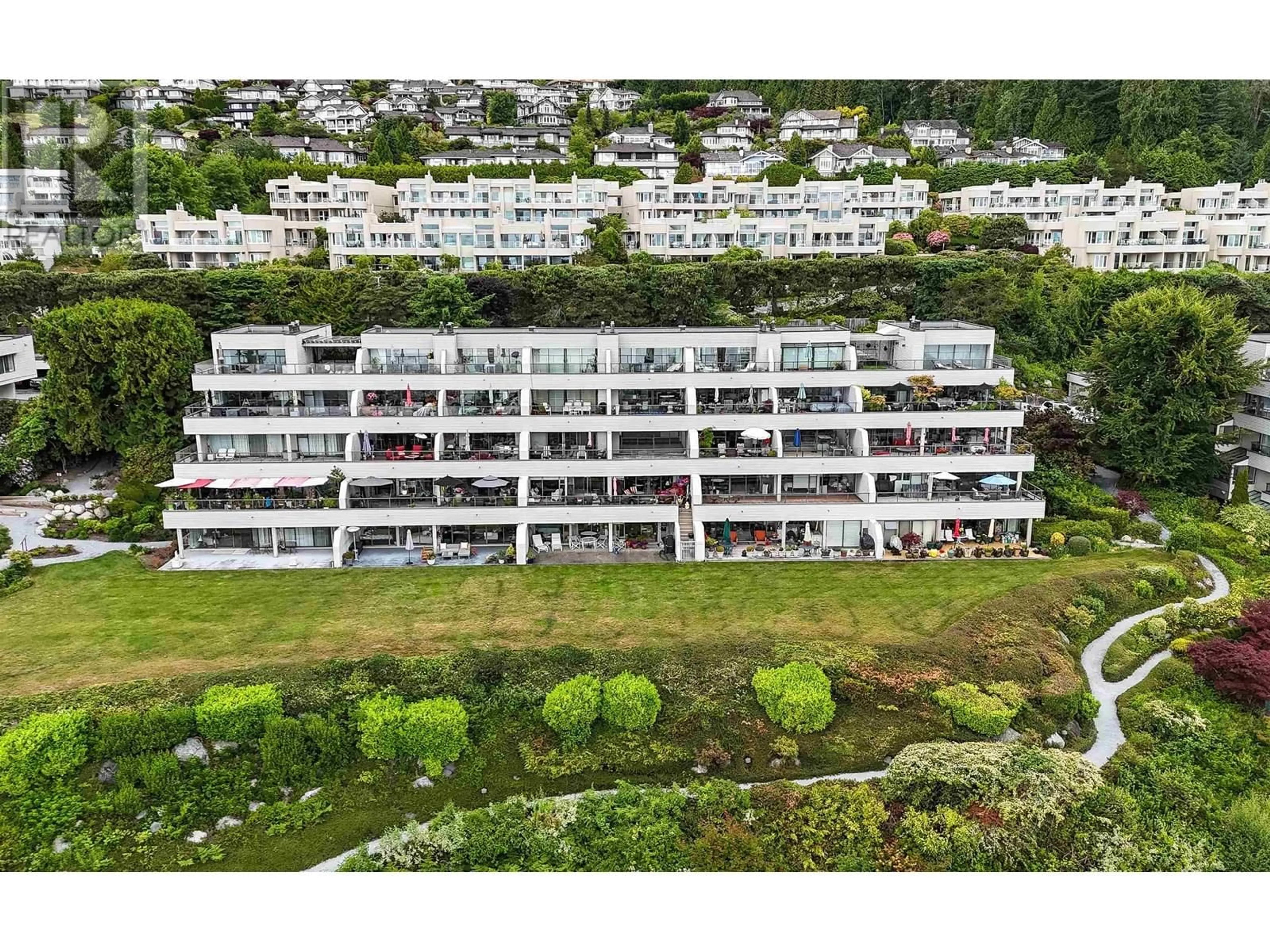 A pic from outside/outdoor area/front of a property/back of a property/a pic from drone, unknown for 11 - 2242 FOLKESTONE WAY, West Vancouver British Columbia V7S2X7