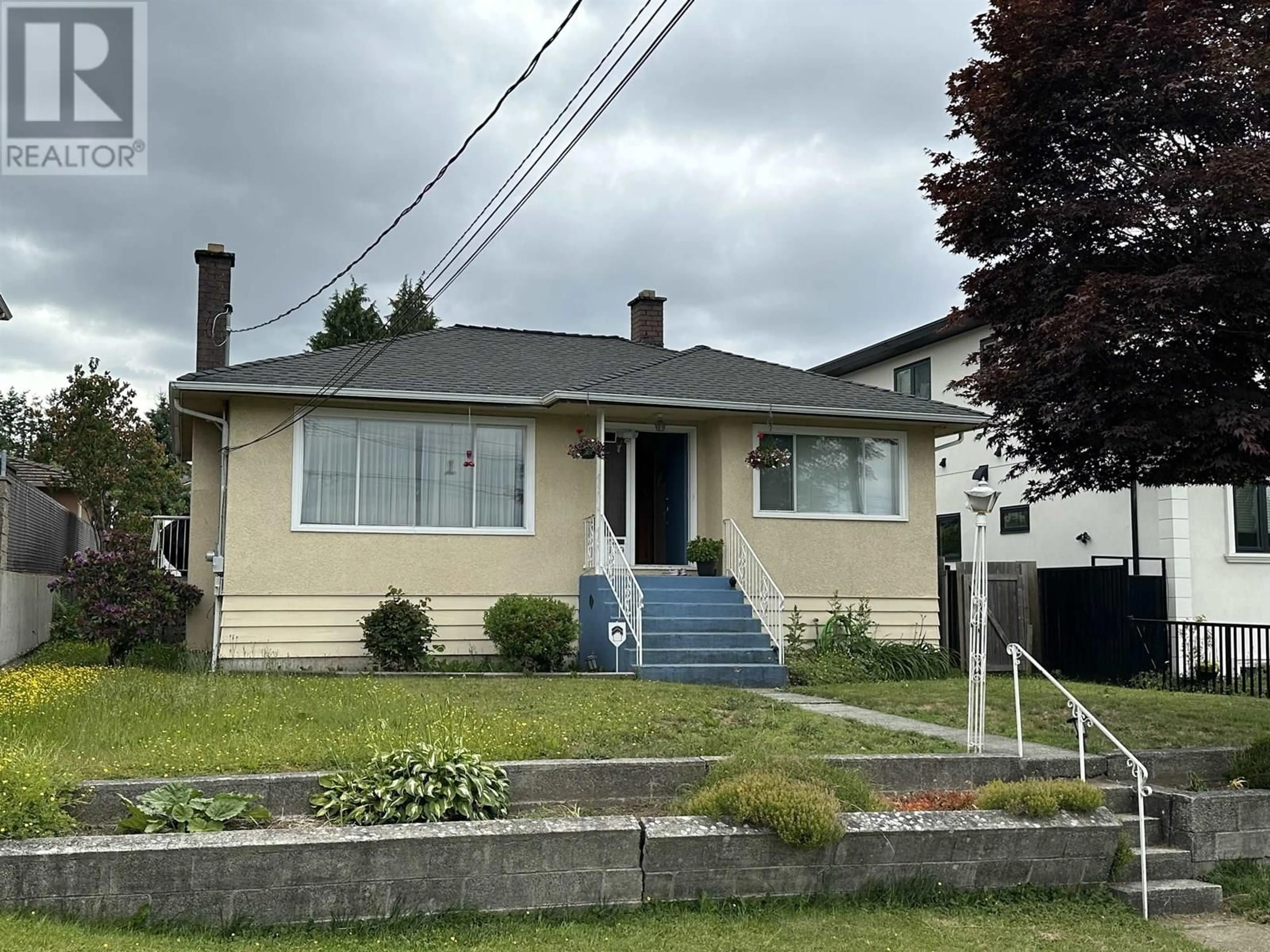 Home with vinyl exterior material, street for 5529 BOOTH AVENUE, Burnaby British Columbia V5H3A5