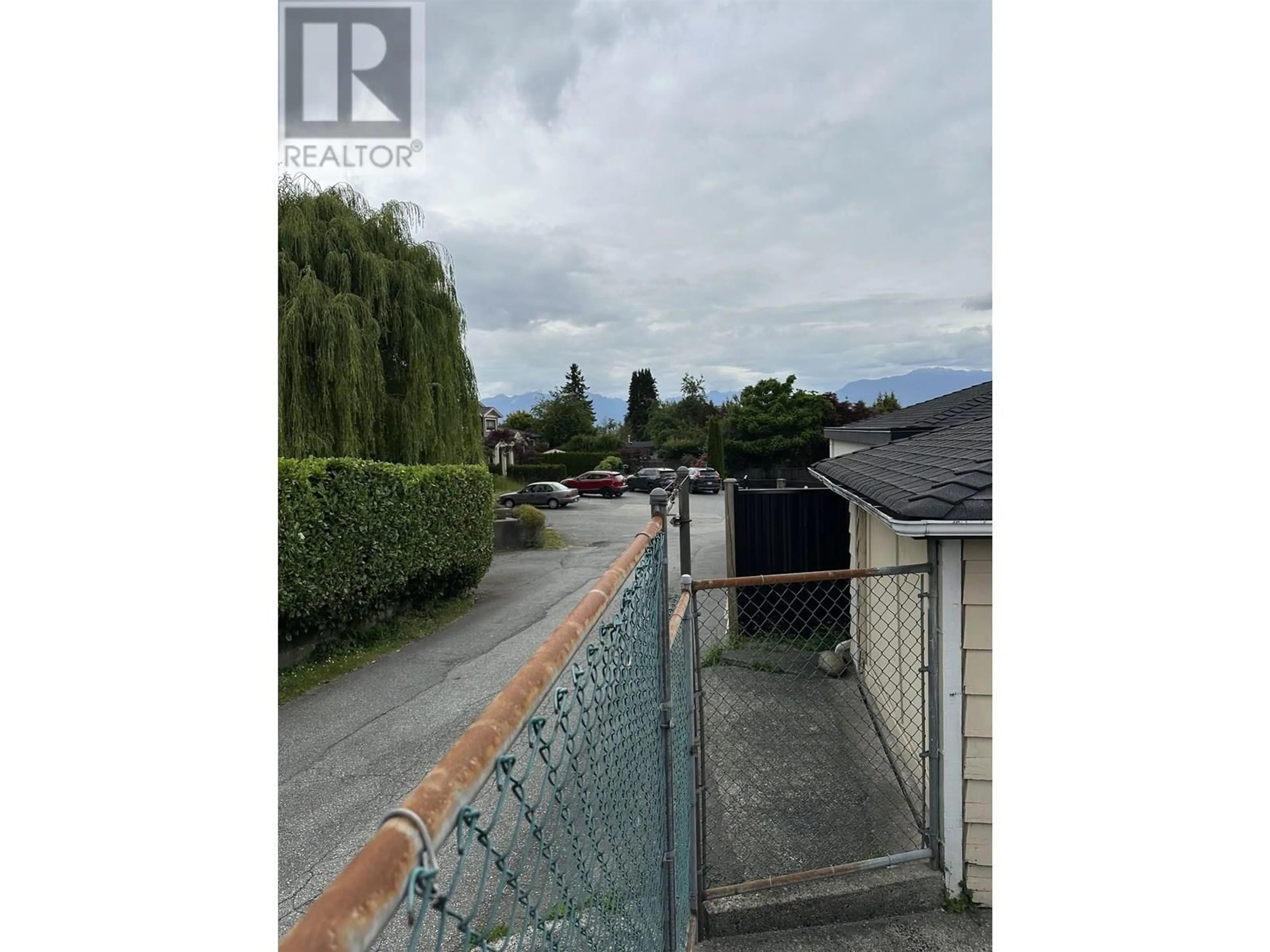 A pic from outside/outdoor area/front of a property/back of a property/a pic from drone, unknown for 5529 BOOTH AVENUE, Burnaby British Columbia V5H3A5