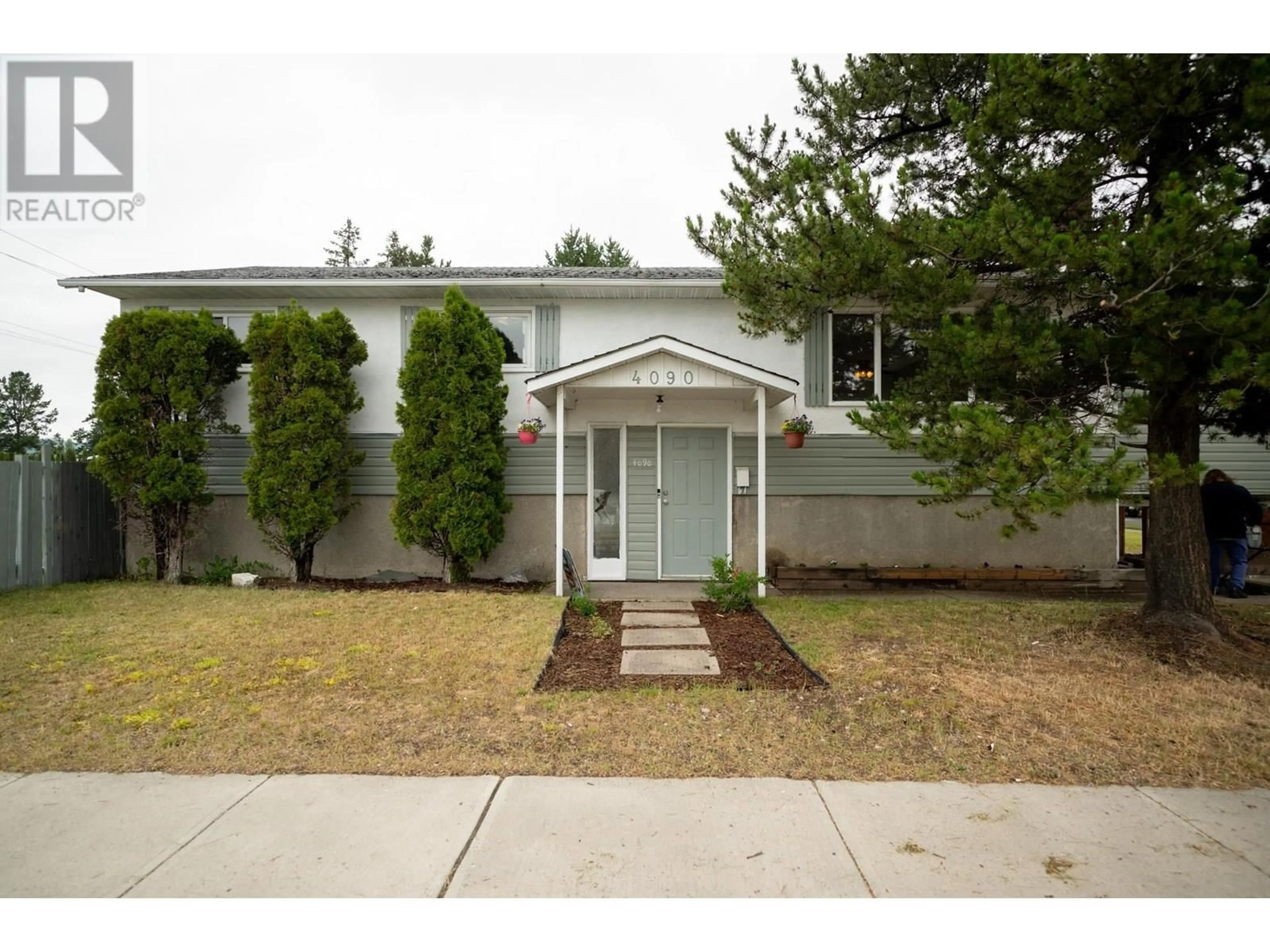 Home with vinyl exterior material, street for 4090 15TH AVENUE, Prince George British Columbia V2M1V7