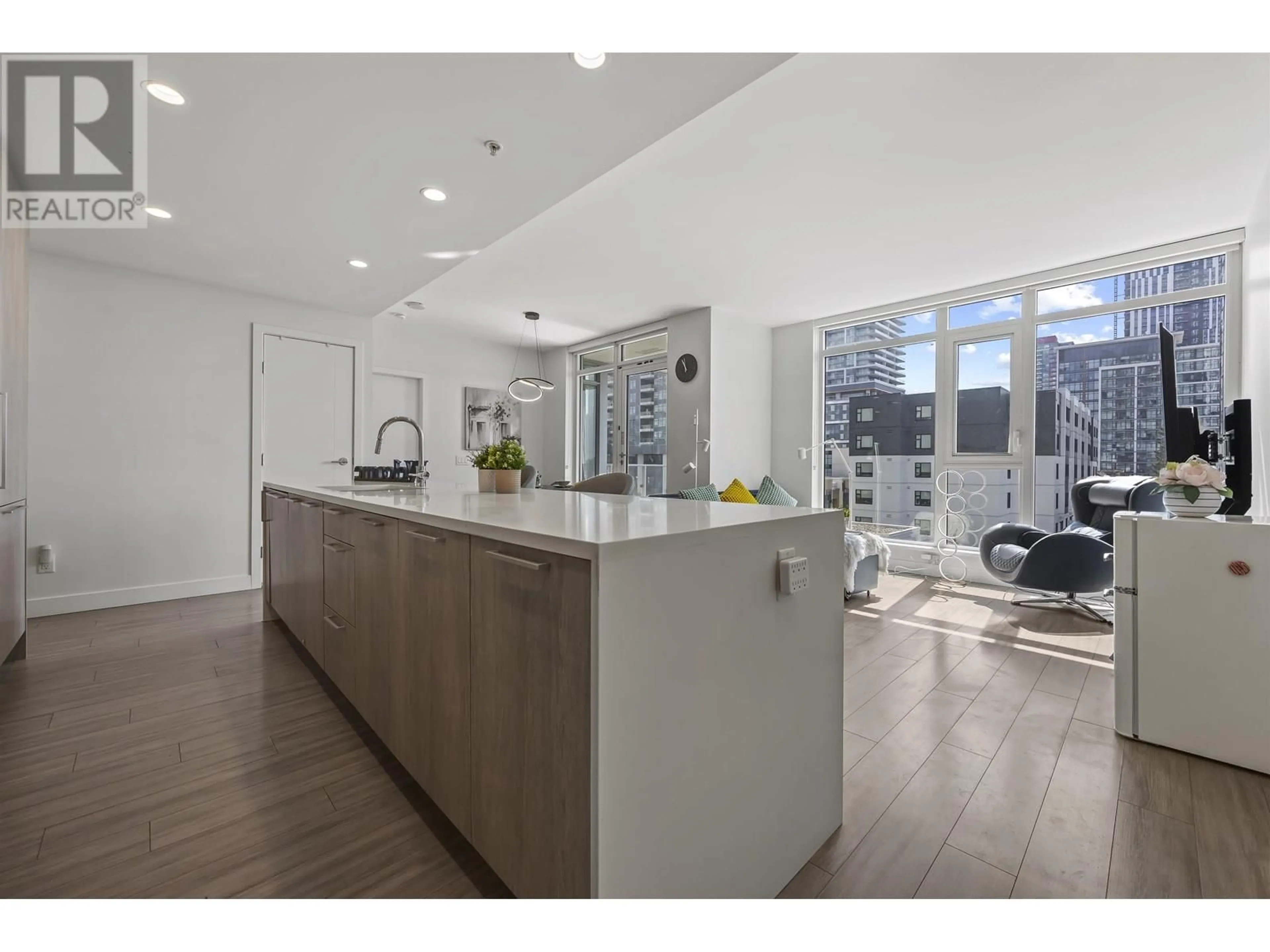 Open concept kitchen, unknown for 501 - 6398 SILVER AVENUE, Burnaby British Columbia V5H0K7