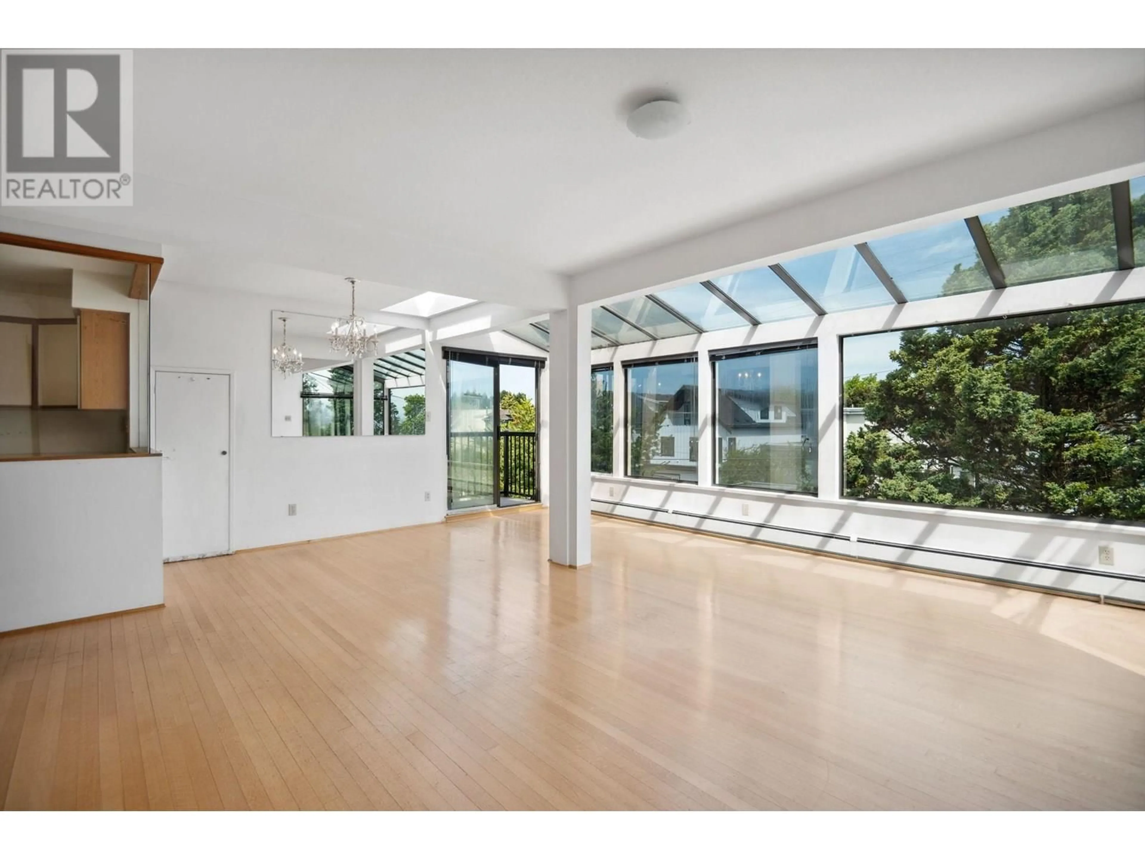 Indoor foyer for 4409 WEST 5TH AVENUE, Vancouver British Columbia V6R1S4