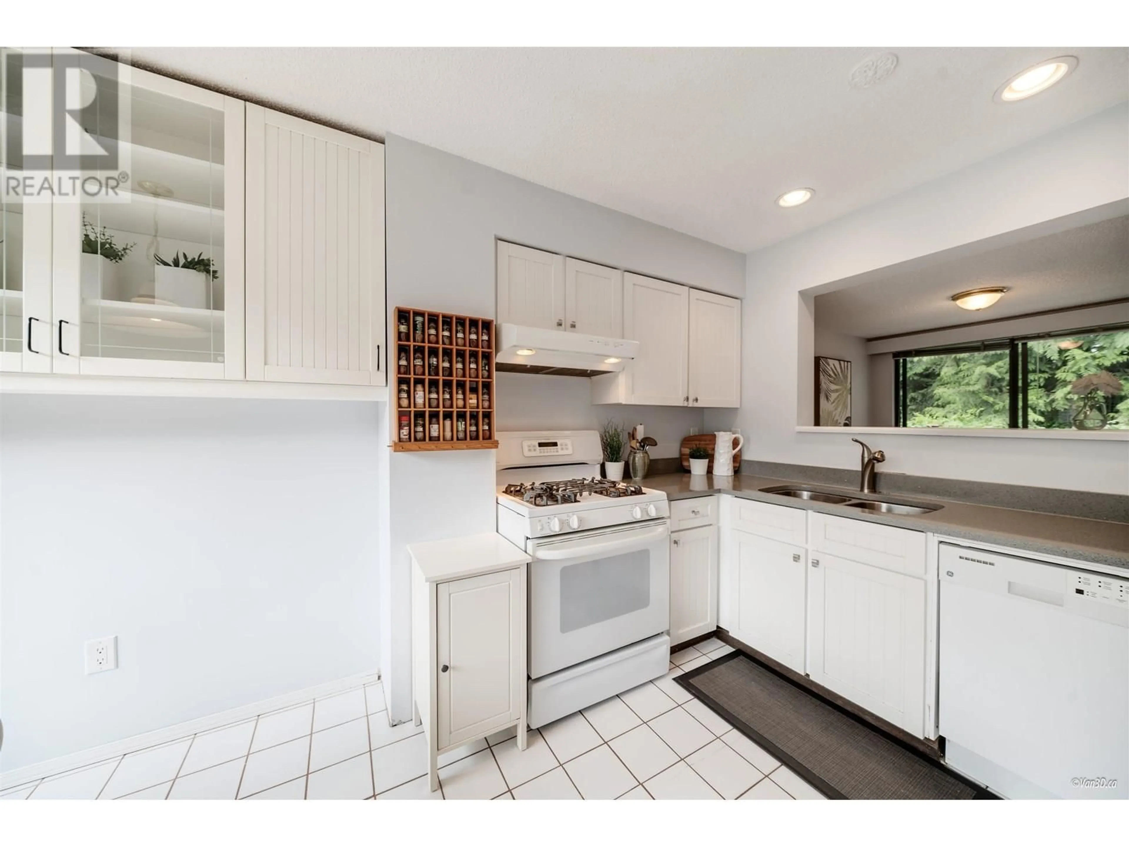 Standard kitchen, ceramic/tile floor for 4740 DRIFTWOOD PLACE, Burnaby British Columbia V5G4E3