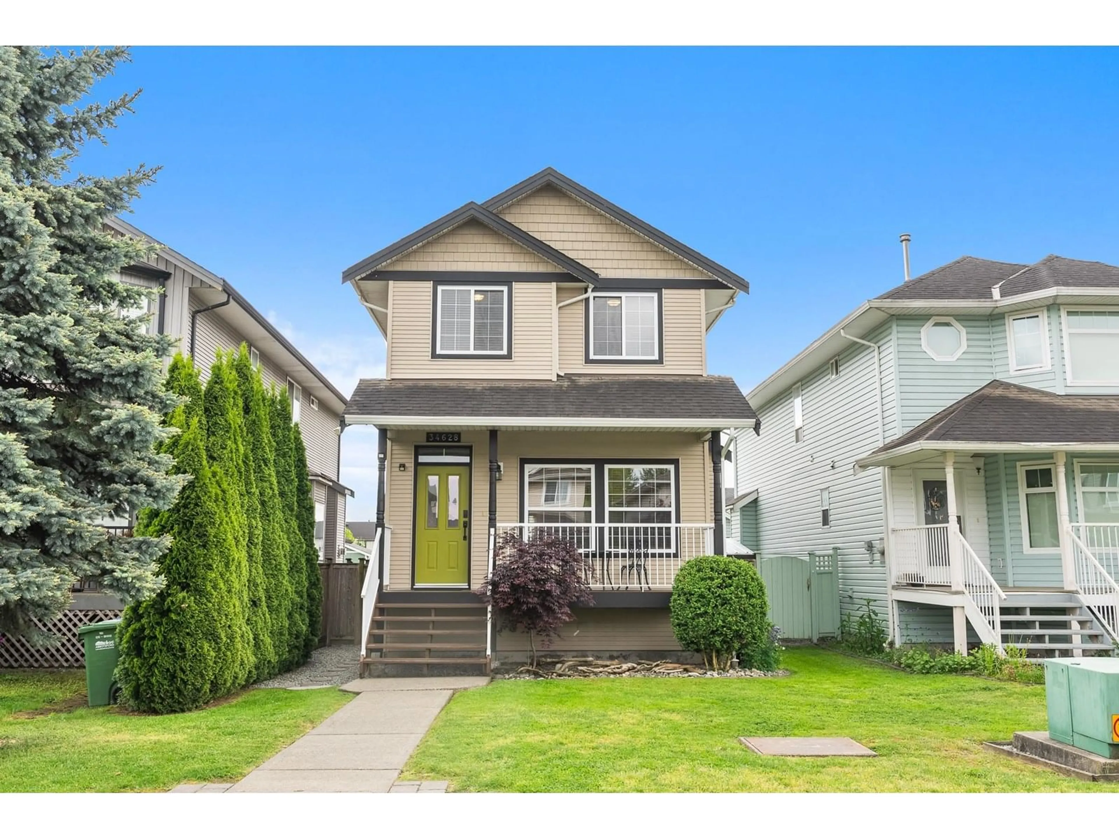 Home with vinyl exterior material, street for 34628 7, Abbotsford British Columbia V2S8L4