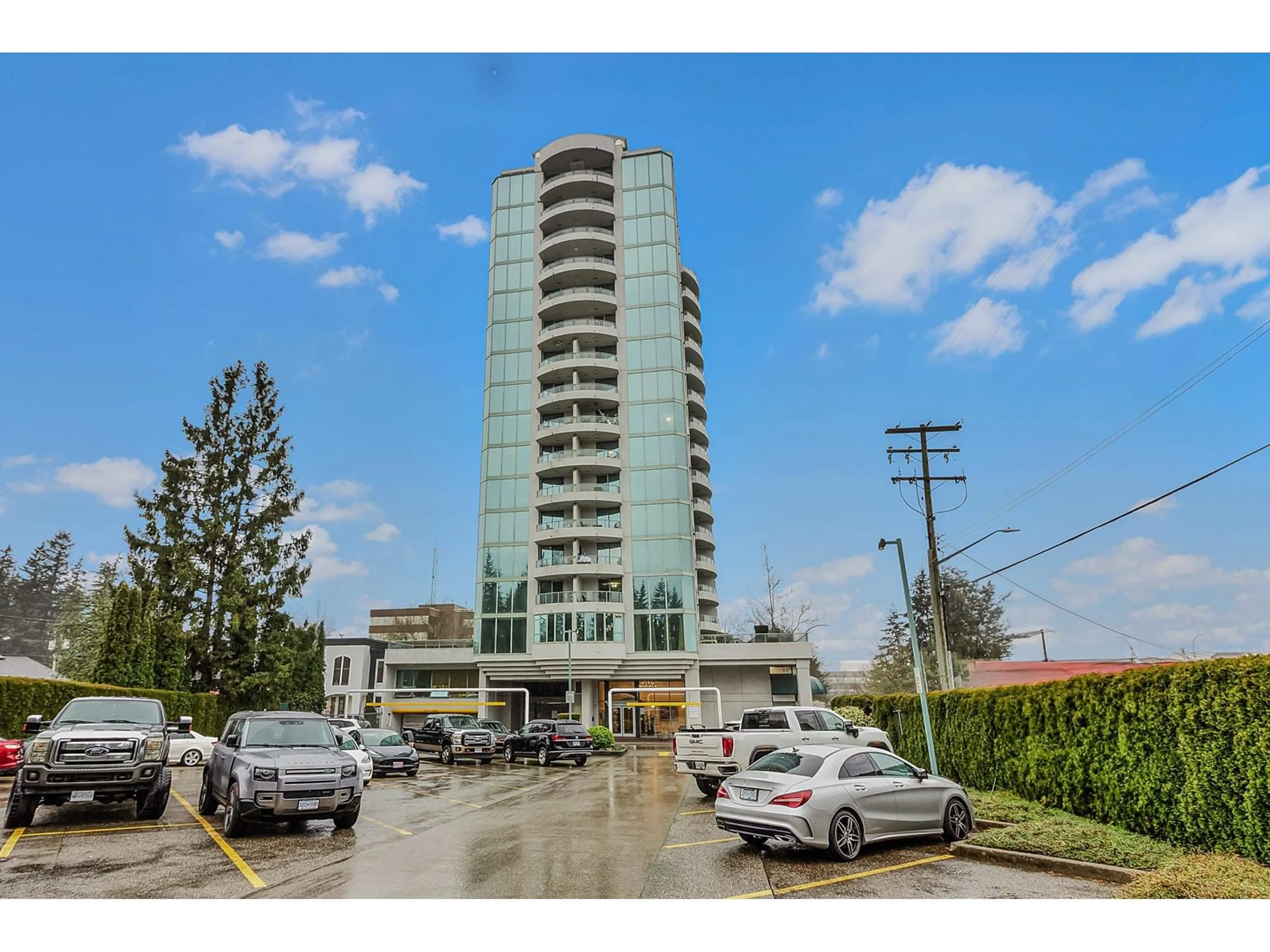 Indoor foyer for 901 - 32330 SOUTH FRASER, Abbotsford British Columbia V2T1X1