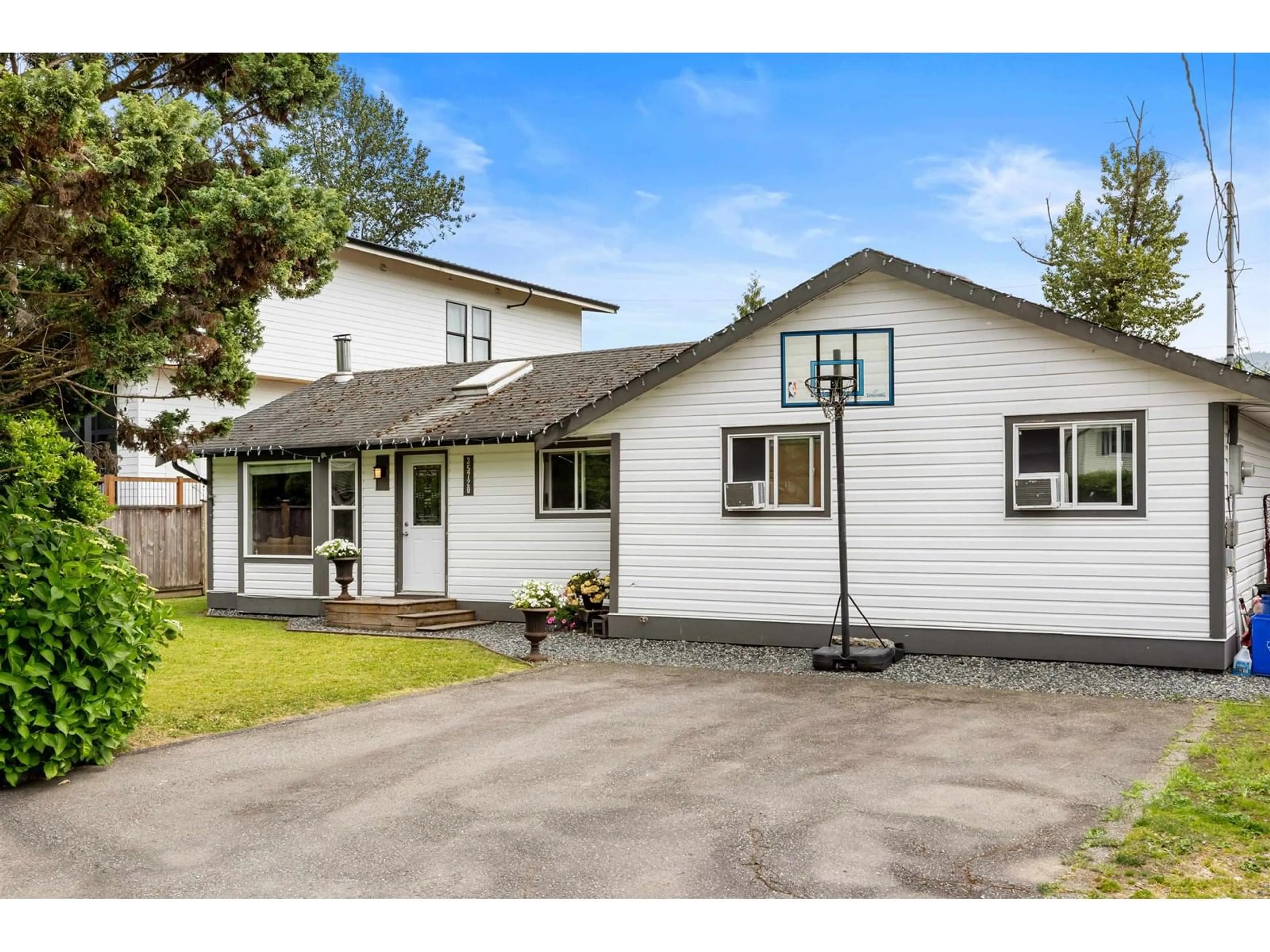 A pic from outside/outdoor area/front of a property/back of a property/a pic from drone, street for 35720 MOORE, Mission British Columbia V4X1Y3