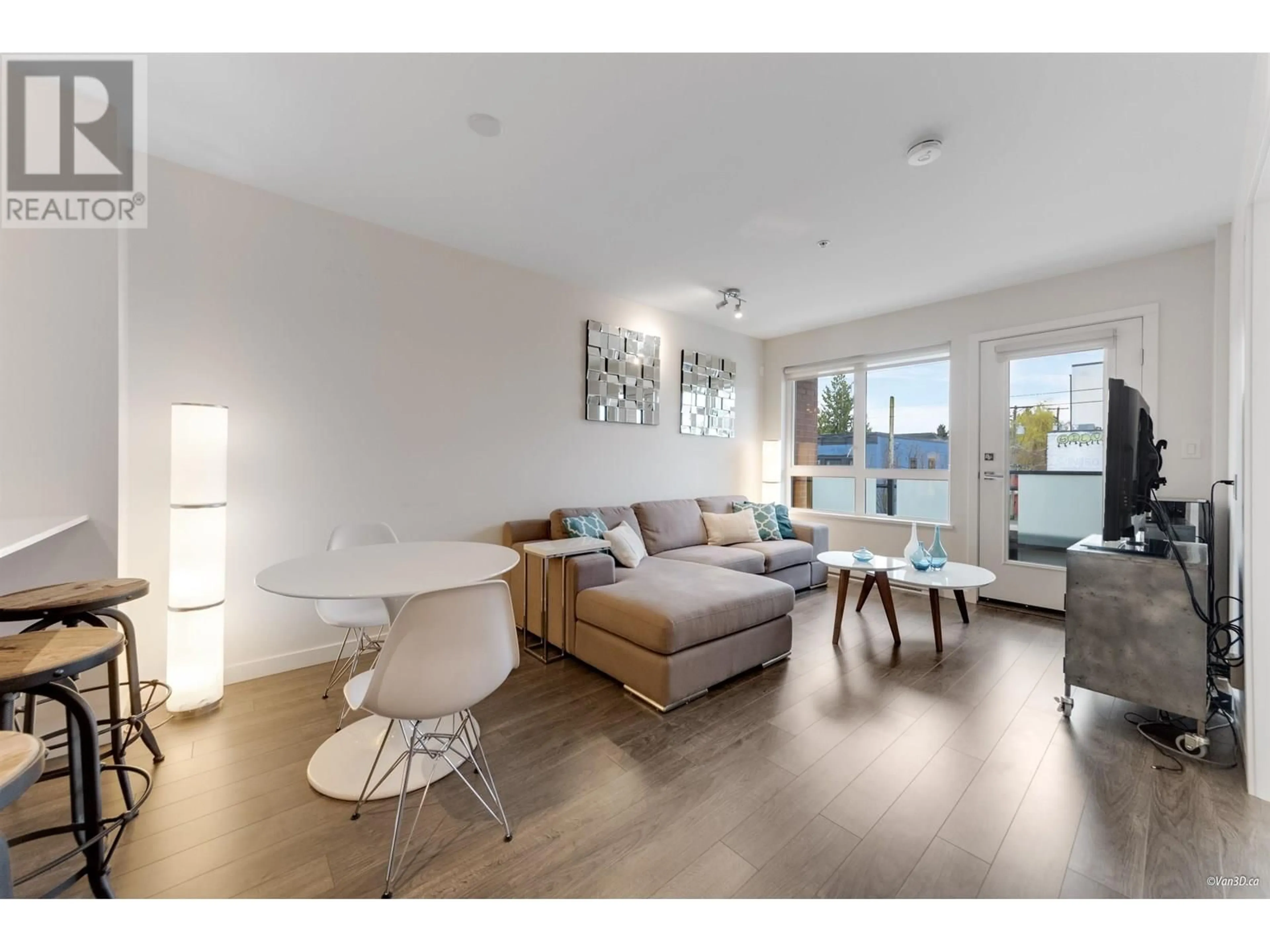 Living room with furniture, unknown for 204 - 202 24TH AVENUE, Vancouver British Columbia V5V1Z6
