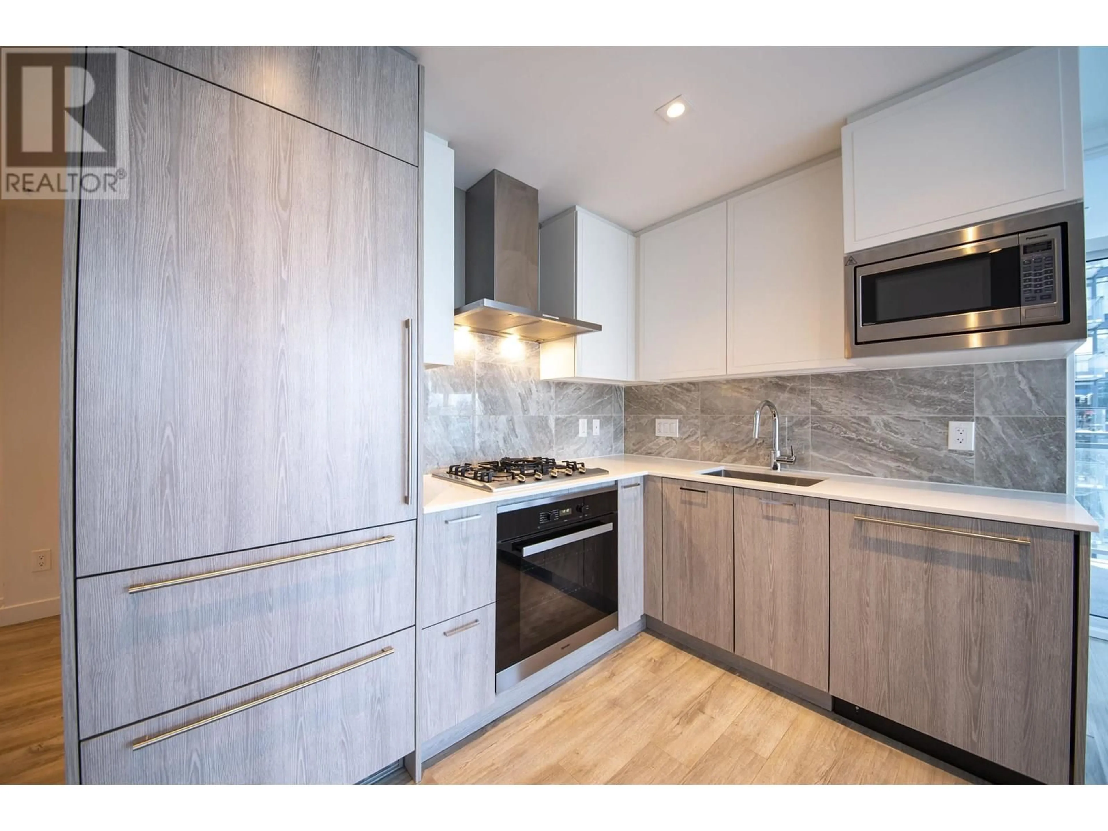 Standard kitchen, wood/laminate floor for 903 - 2288 ALPHA AVENUE, Burnaby British Columbia V5C0L9