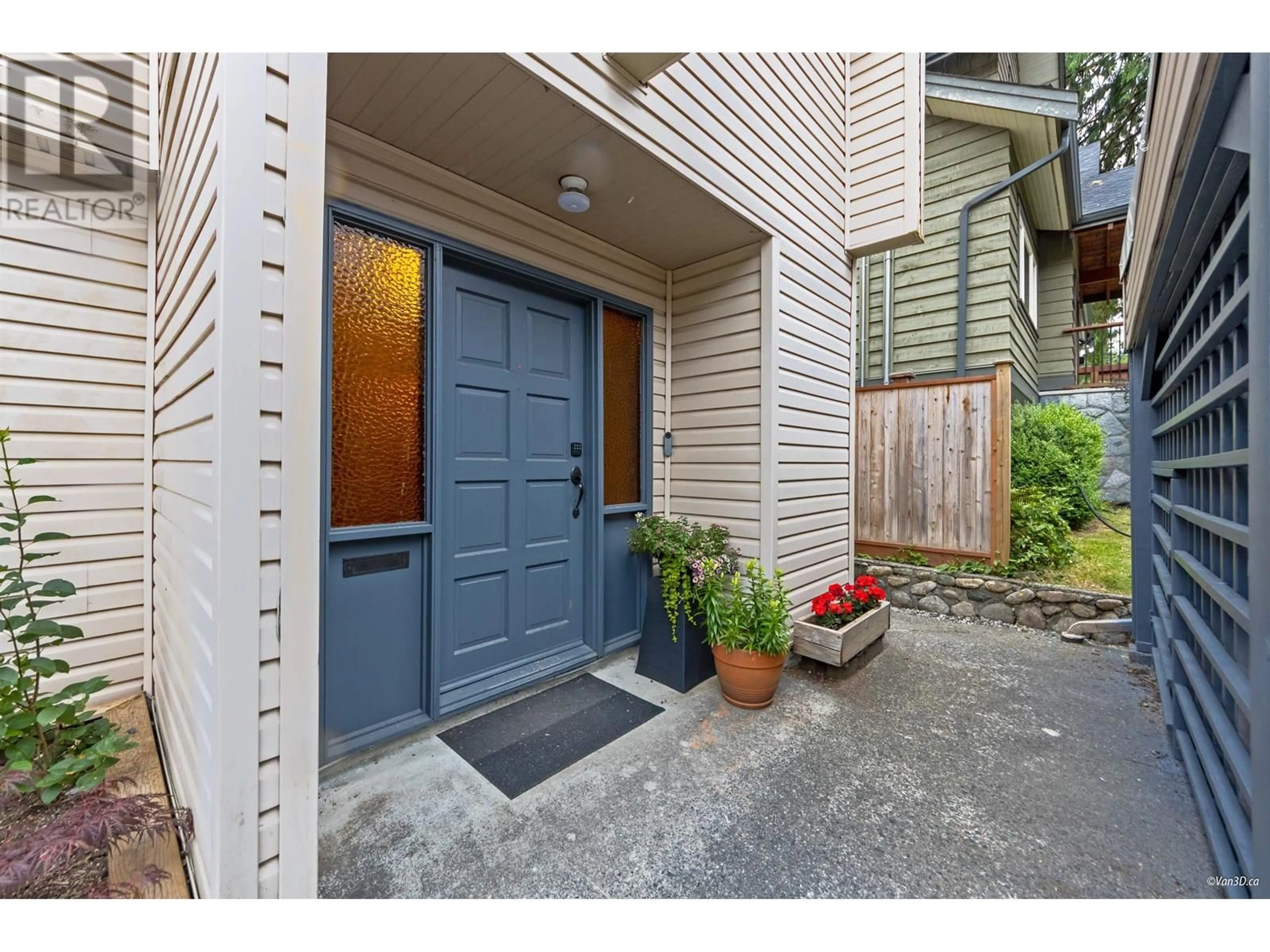 Indoor entryway for 4465 UNDERWOOD AVENUE, North Vancouver British Columbia V7K2S1