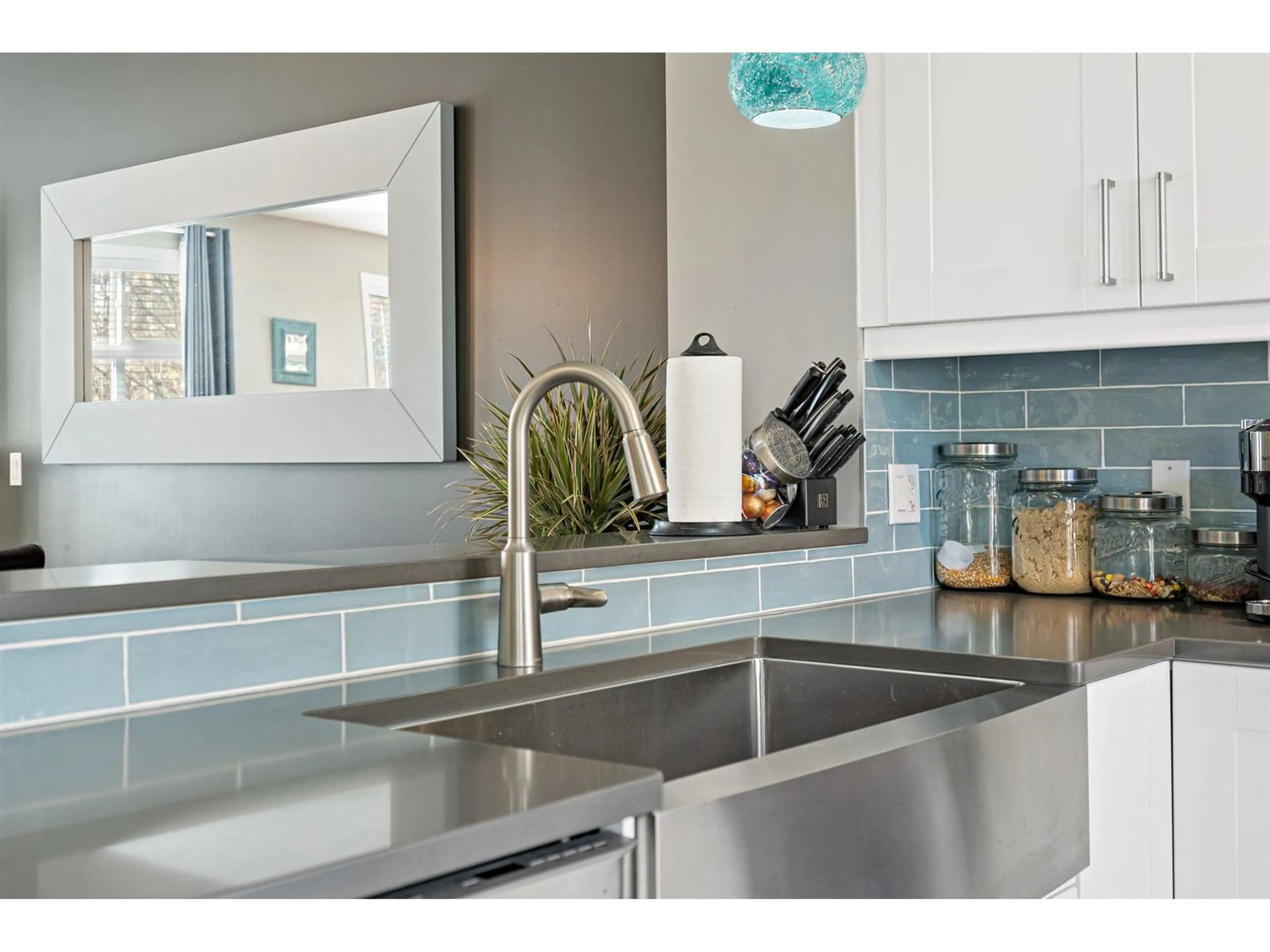 Contemporary kitchen, ceramic/tile floor for 129 - 18777 68A, Surrey British Columbia V4N0Z7