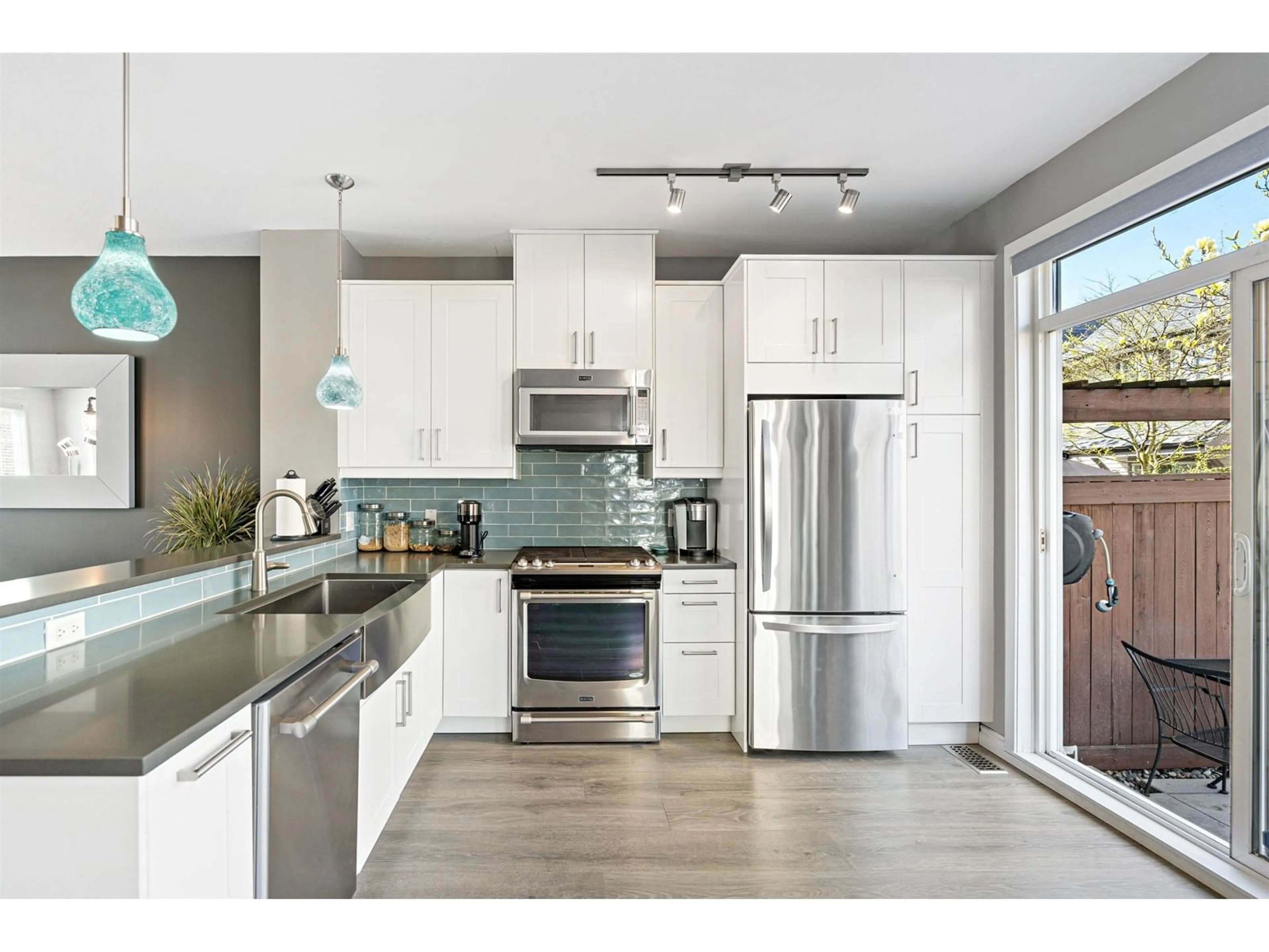 Open concept kitchen, unknown for 129 - 18777 68A, Surrey British Columbia V4N0Z7