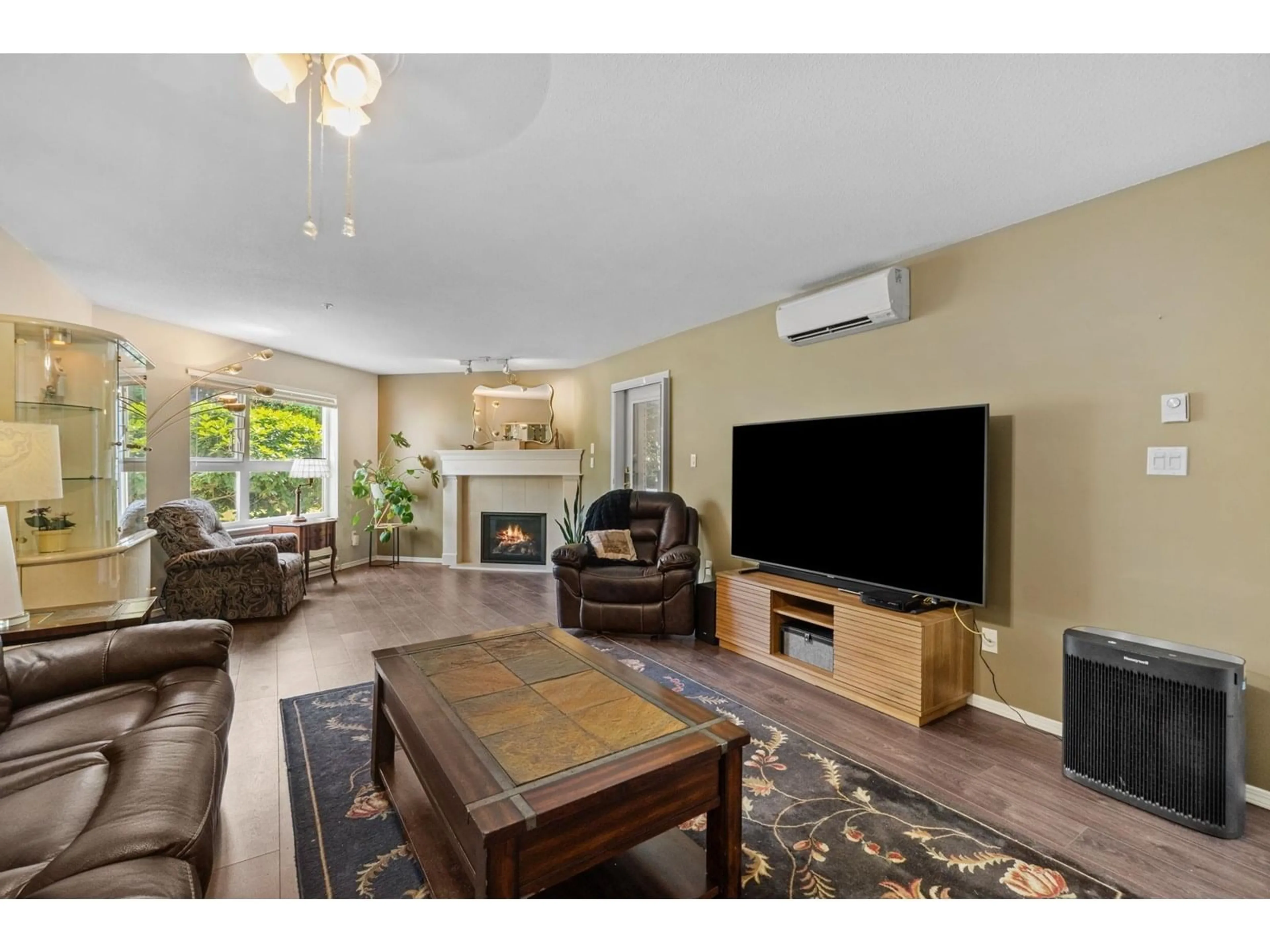 Living room with furniture, unknown for 106 - 3172 GLADWIN, Abbotsford British Columbia V2T5T3