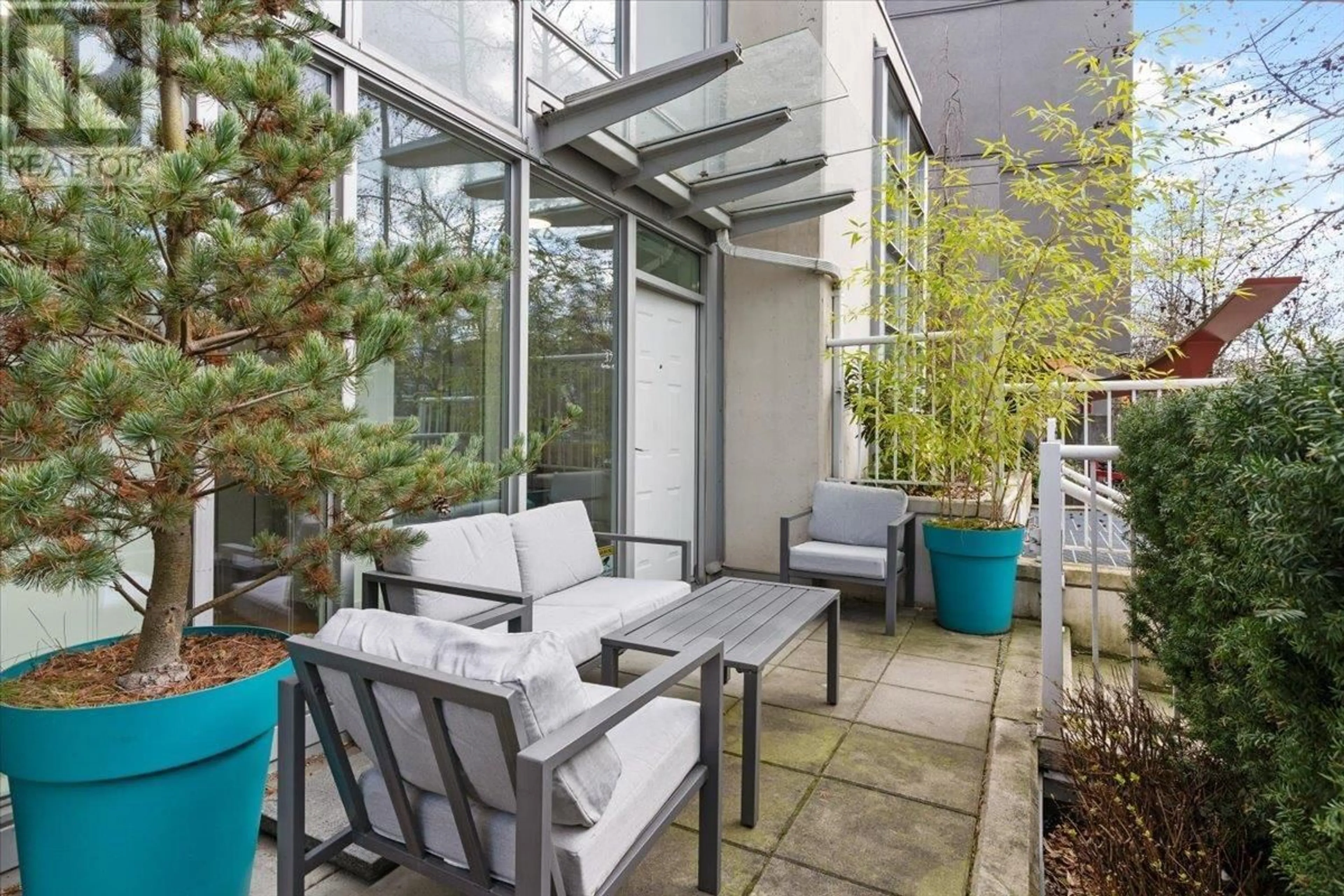 Patio, street for 37 KEEFER PLACE, Vancouver British Columbia V6B1P8