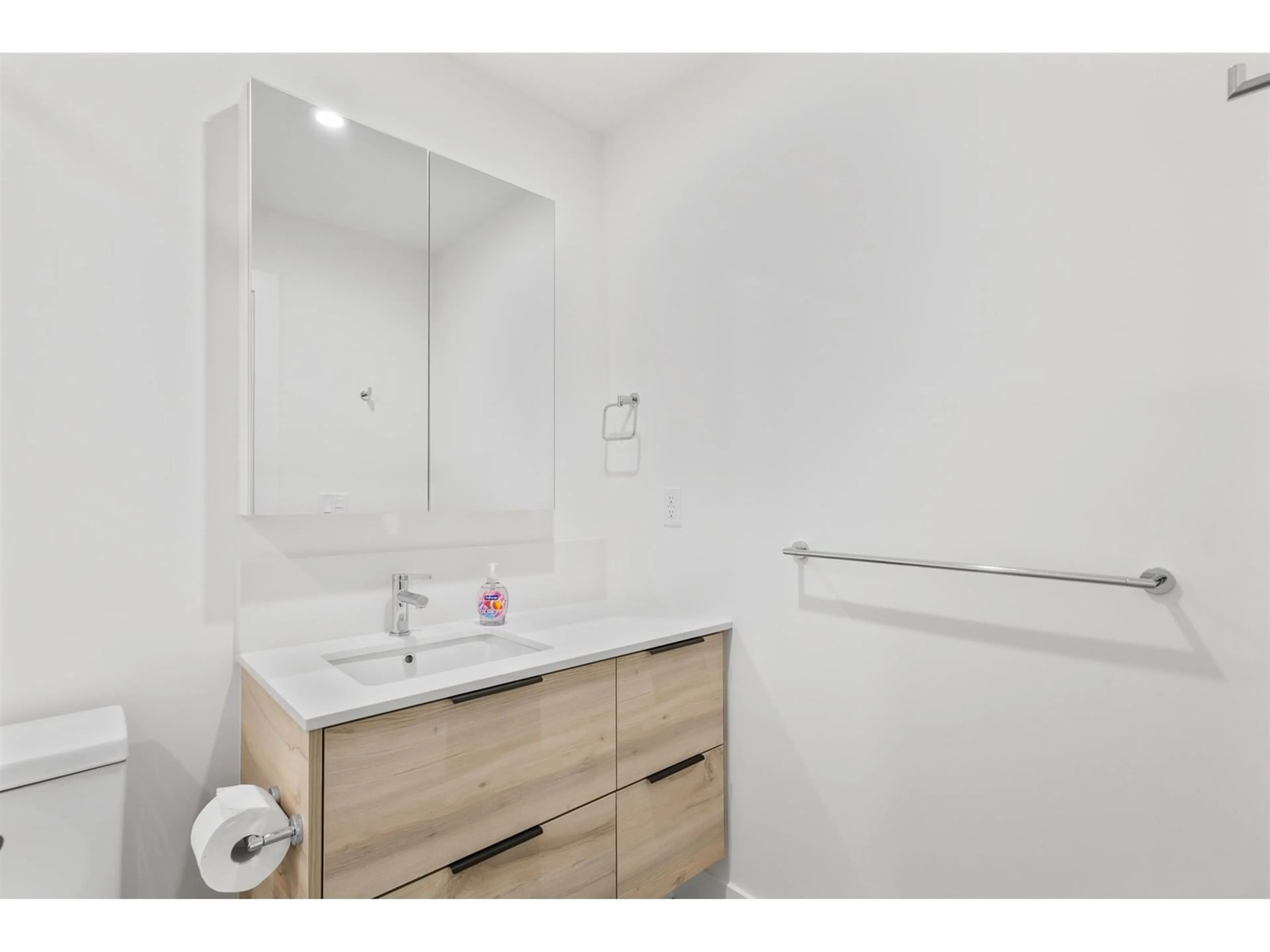 Standard bathroom, unknown for 408 - 30490 CARDINAL, Abbotsford British Columbia V2T0L9