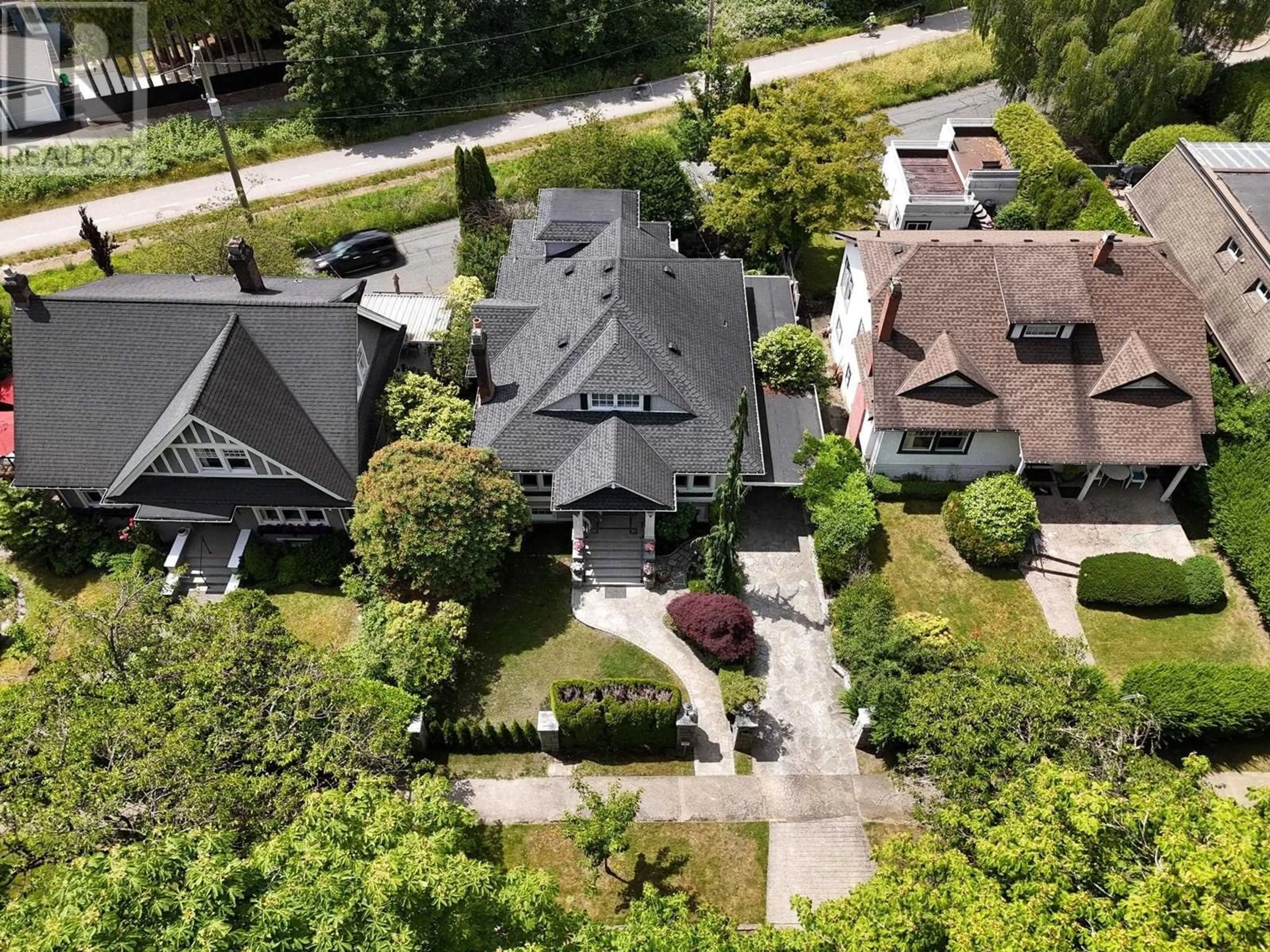 A pic from outside/outdoor area/front of a property/back of a property/a pic from drone, street for 4349 CYPRESS STREET, Vancouver British Columbia V6J3P9