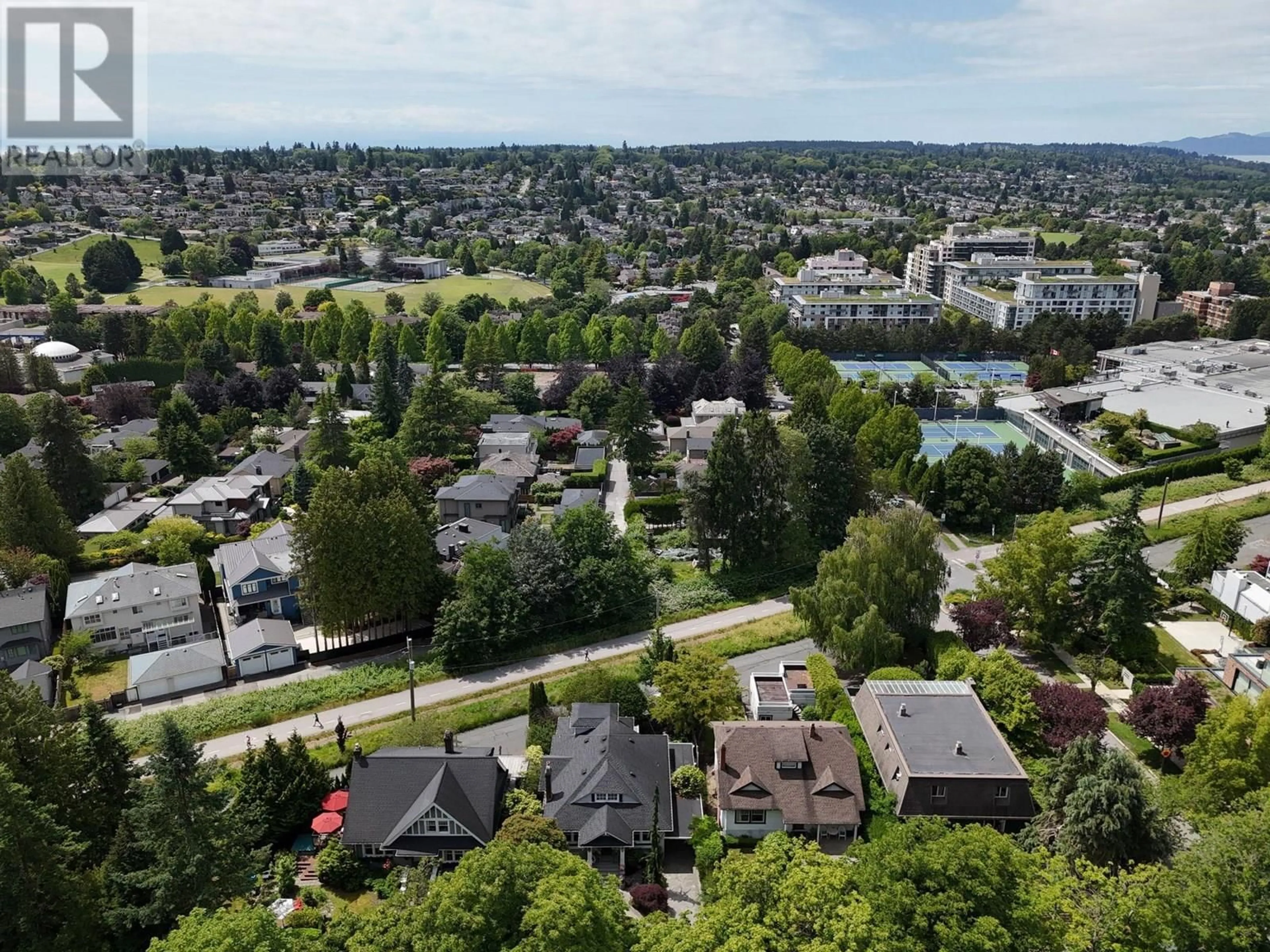 A pic from outside/outdoor area/front of a property/back of a property/a pic from drone, unknown for 4349 CYPRESS STREET, Vancouver British Columbia V6J3P9