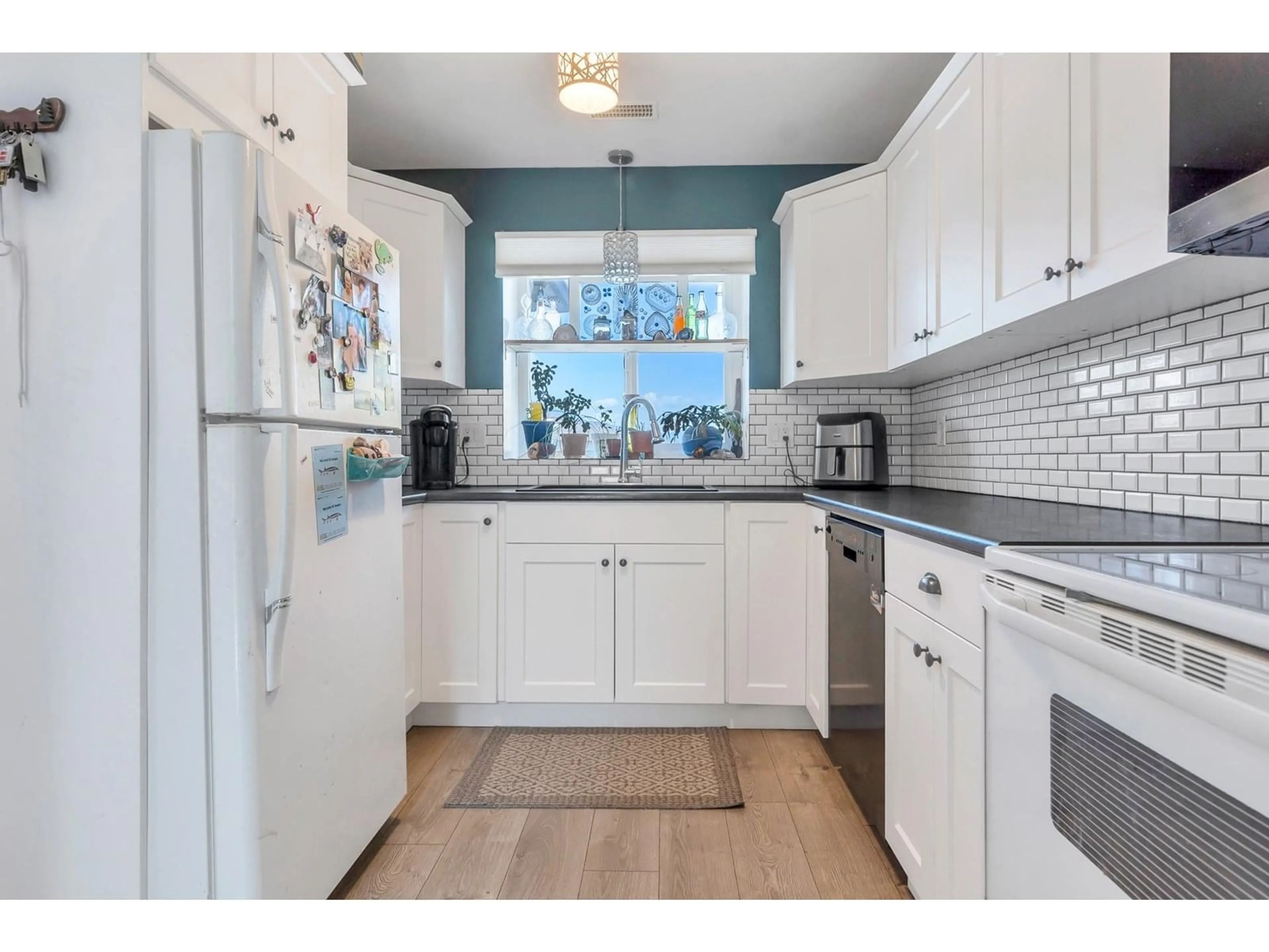 Standard kitchen, unknown for 38 - 45640 STOREY AVENUE, Sardis British Columbia V2R3C5