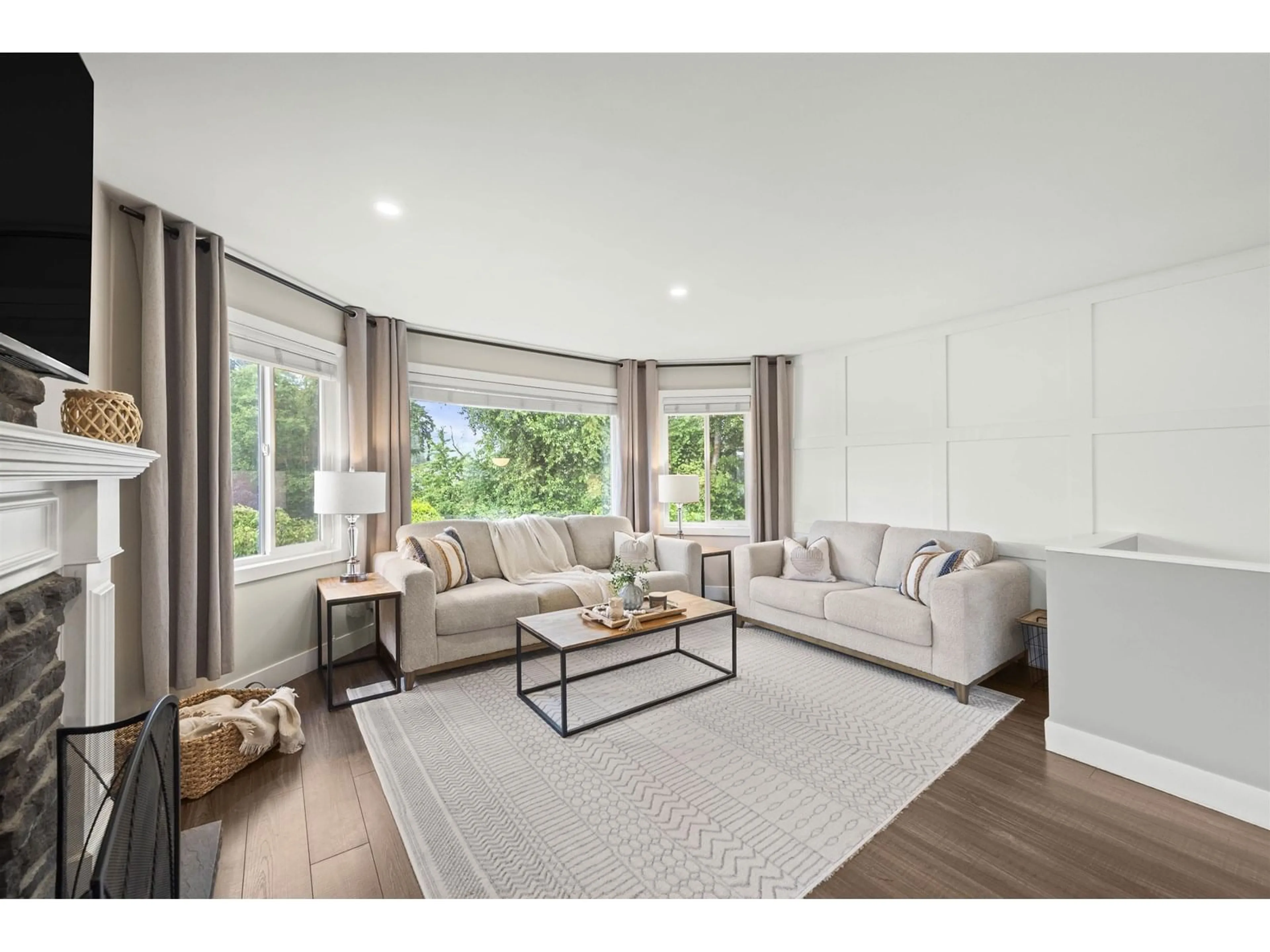 Living room with furniture, unknown for 21468 95, Langley British Columbia V1M1W5