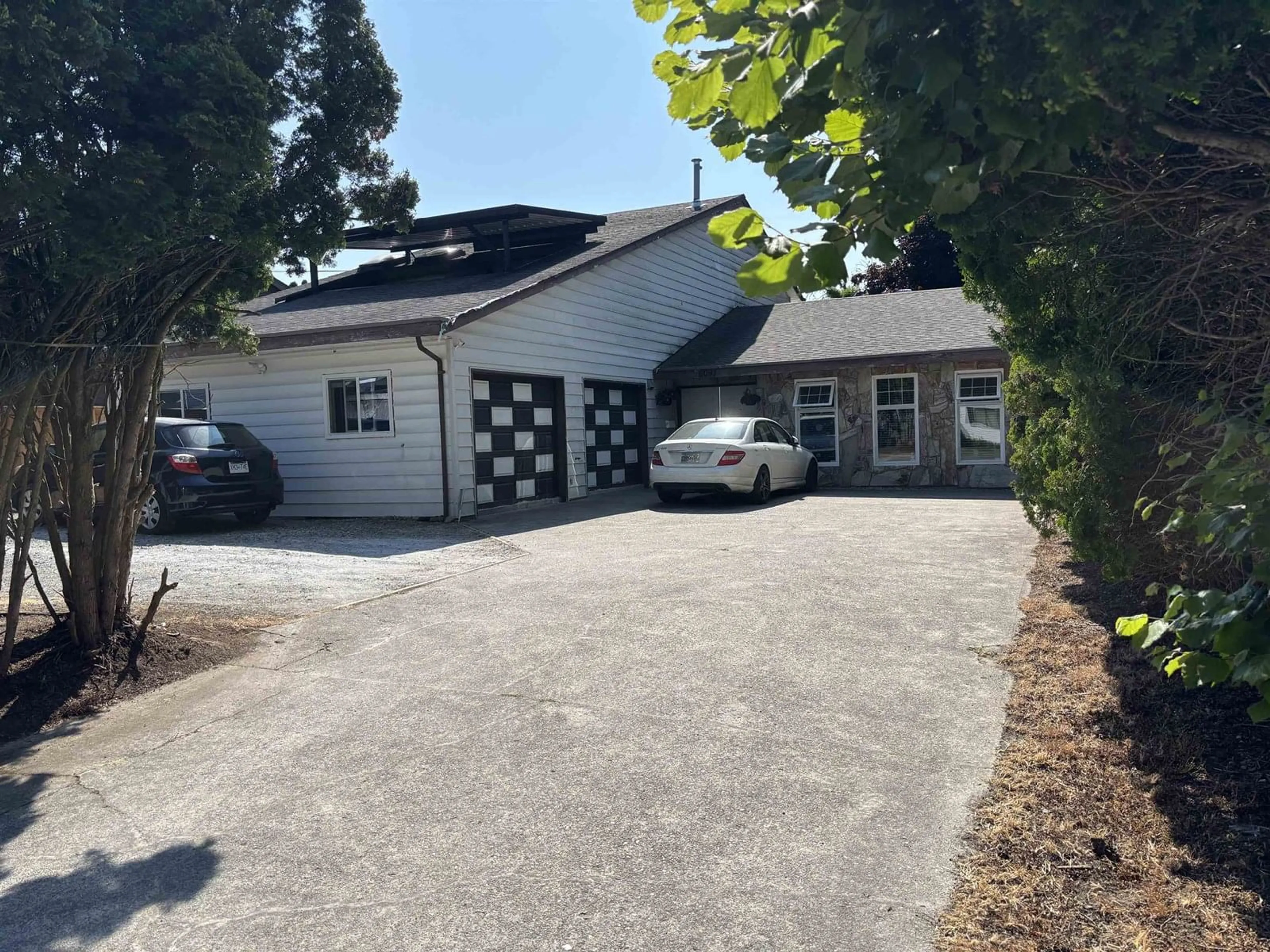 A pic from outside/outdoor area/front of a property/back of a property/a pic from drone, street for 6091 172, Surrey British Columbia V3S4Y2