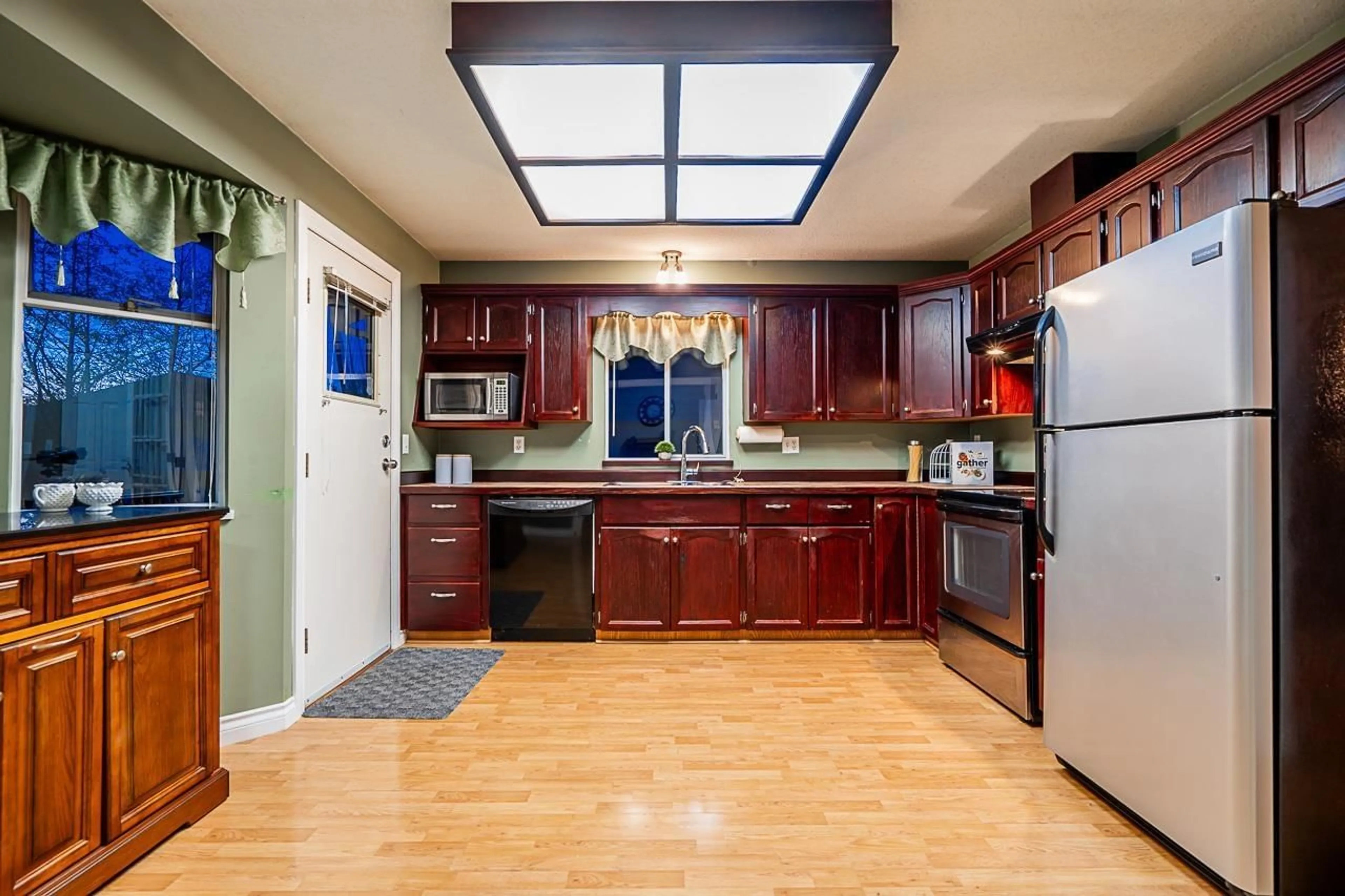 Standard kitchen, ceramic/tile floor for 2747 272B, Langley British Columbia V4W3K1