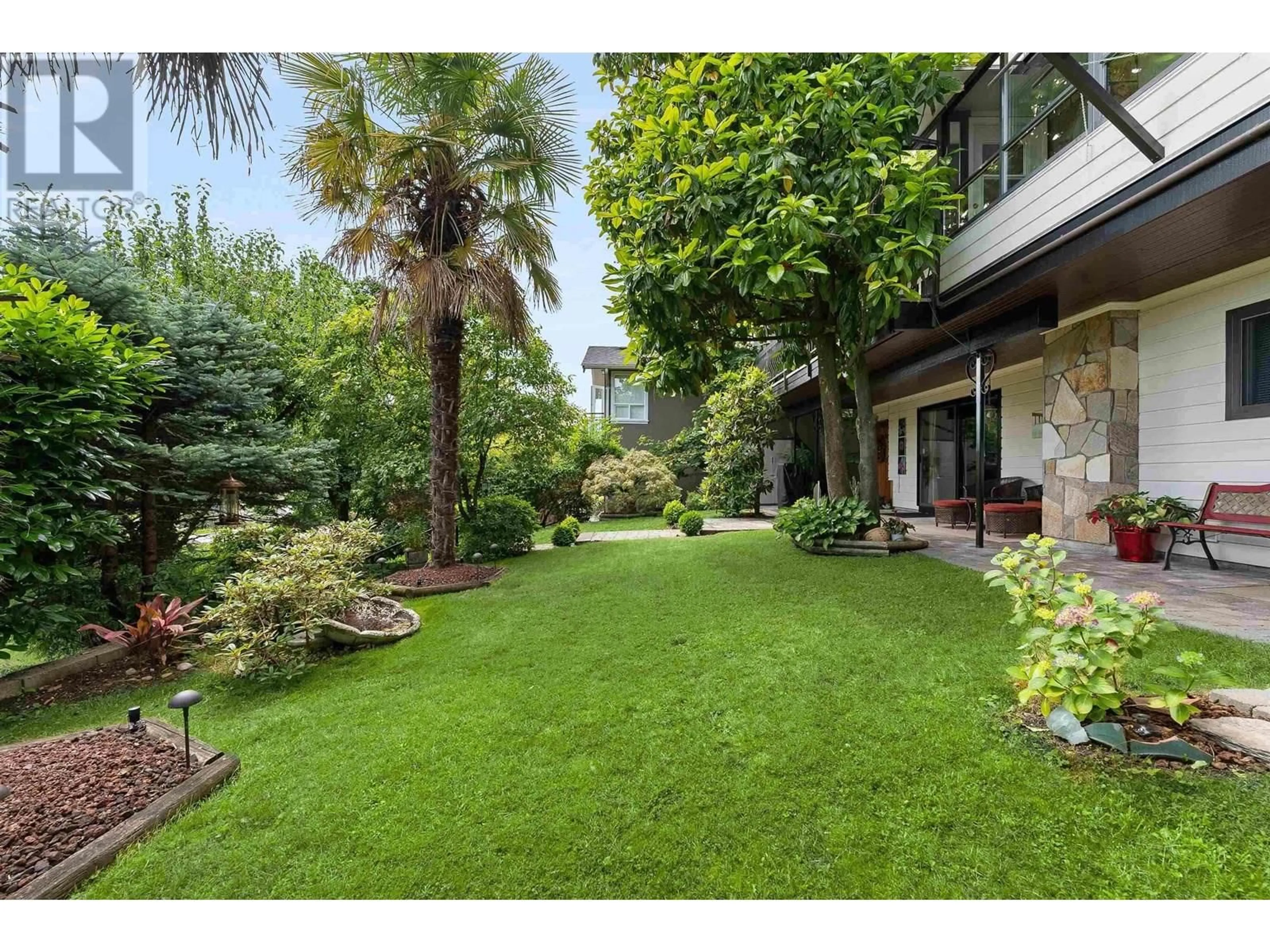 Patio, street for 140 8TH AVENUE, New Westminster British Columbia V3L4J7