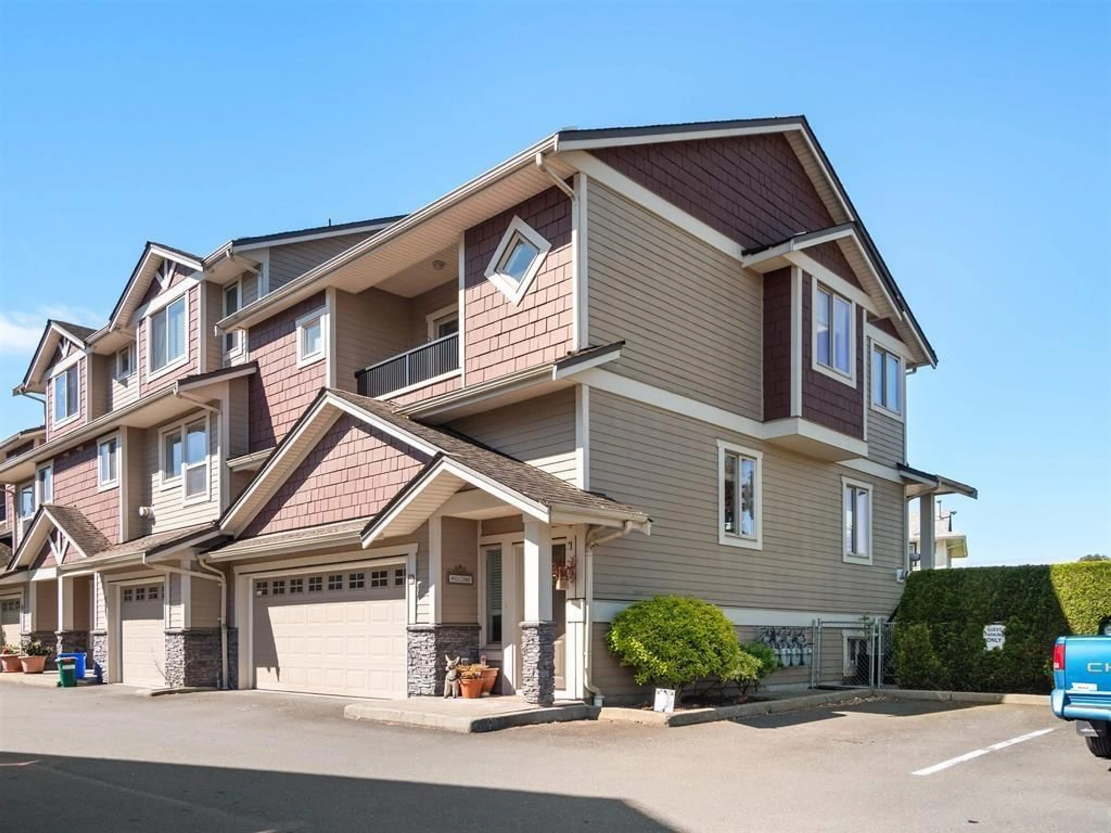 Home with vinyl exterior material, street for 1 - 45624 STOREY AVENUE, Chilliwack British Columbia V2R0H7
