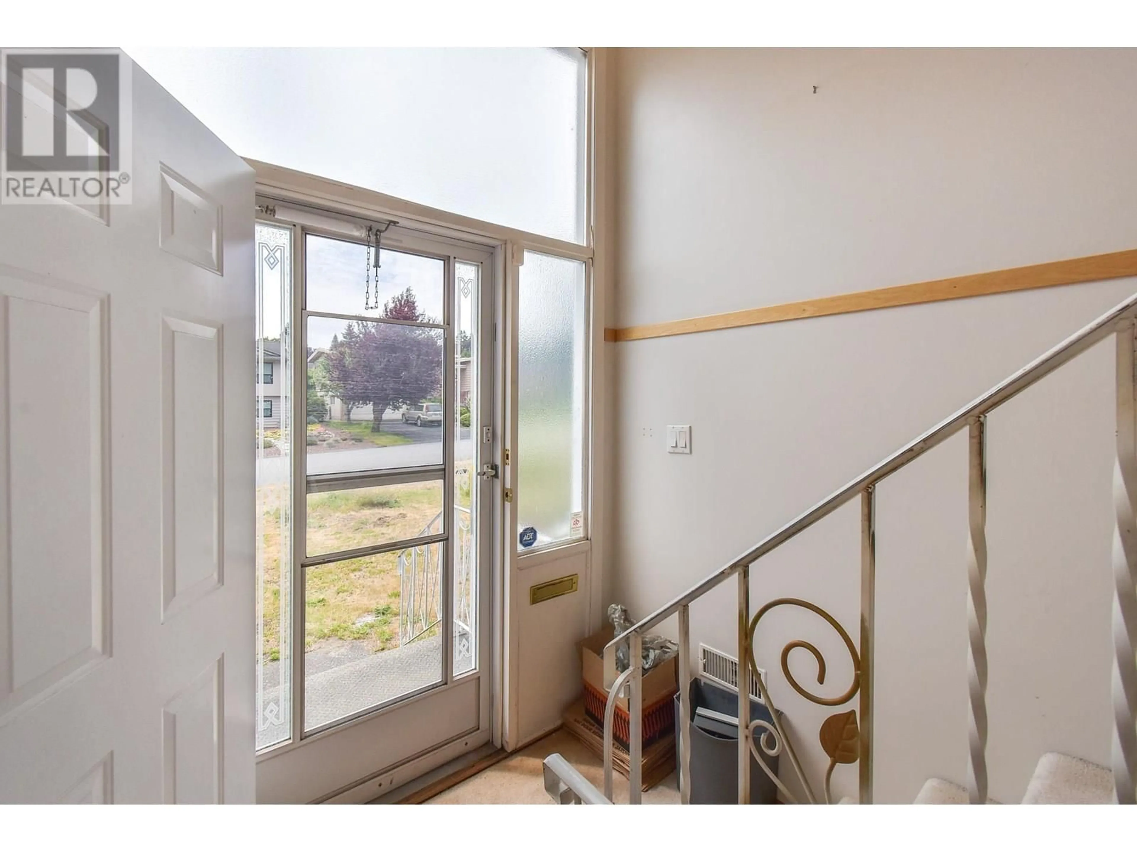 Indoor foyer for 5421 5B AVENUE, Delta British Columbia V4M1K6
