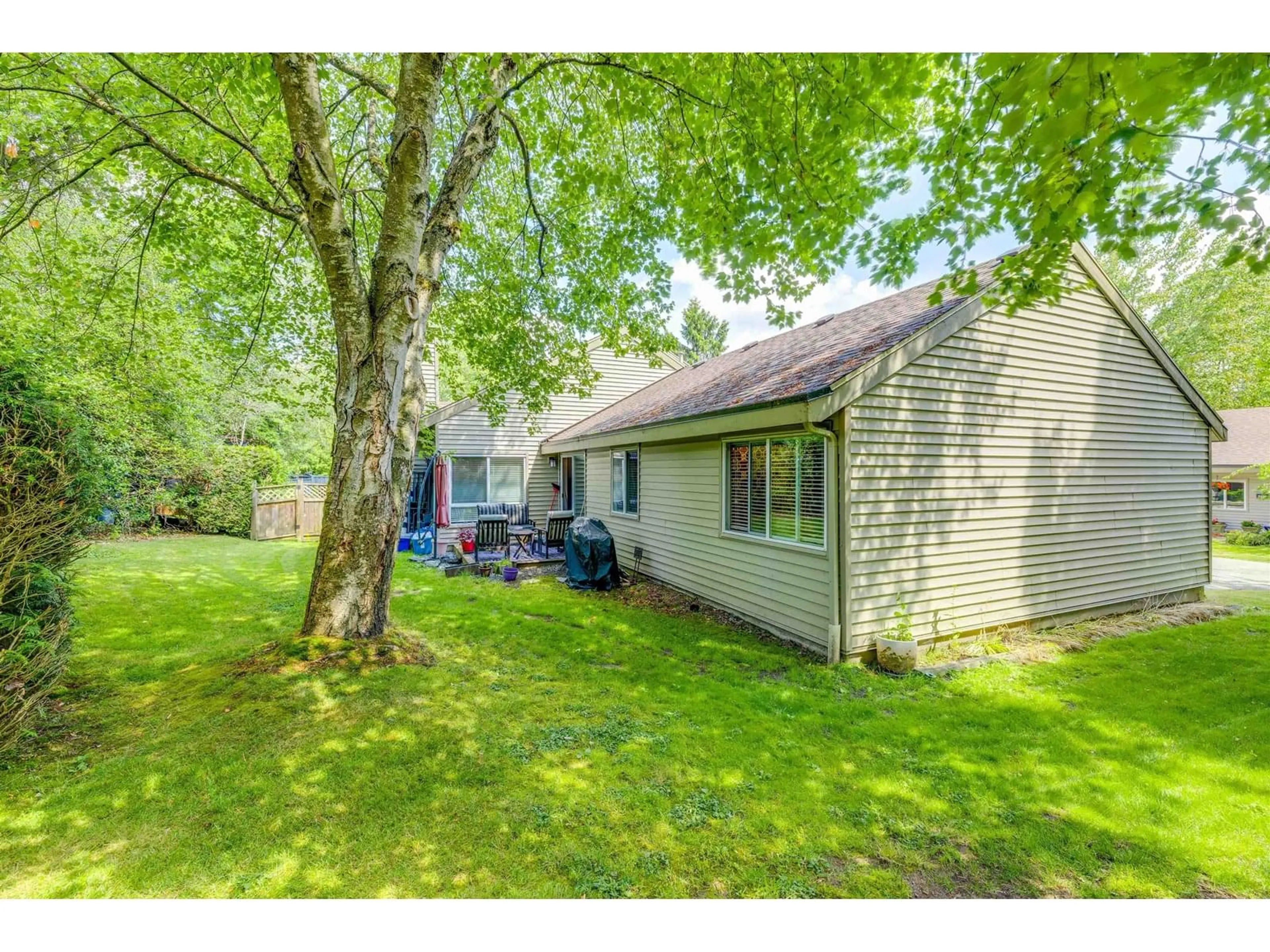 A pic from outside/outdoor area/front of a property/back of a property/a pic from drone, unknown for 6182 GREENSIDE WEST, Surrey British Columbia V3S5M8