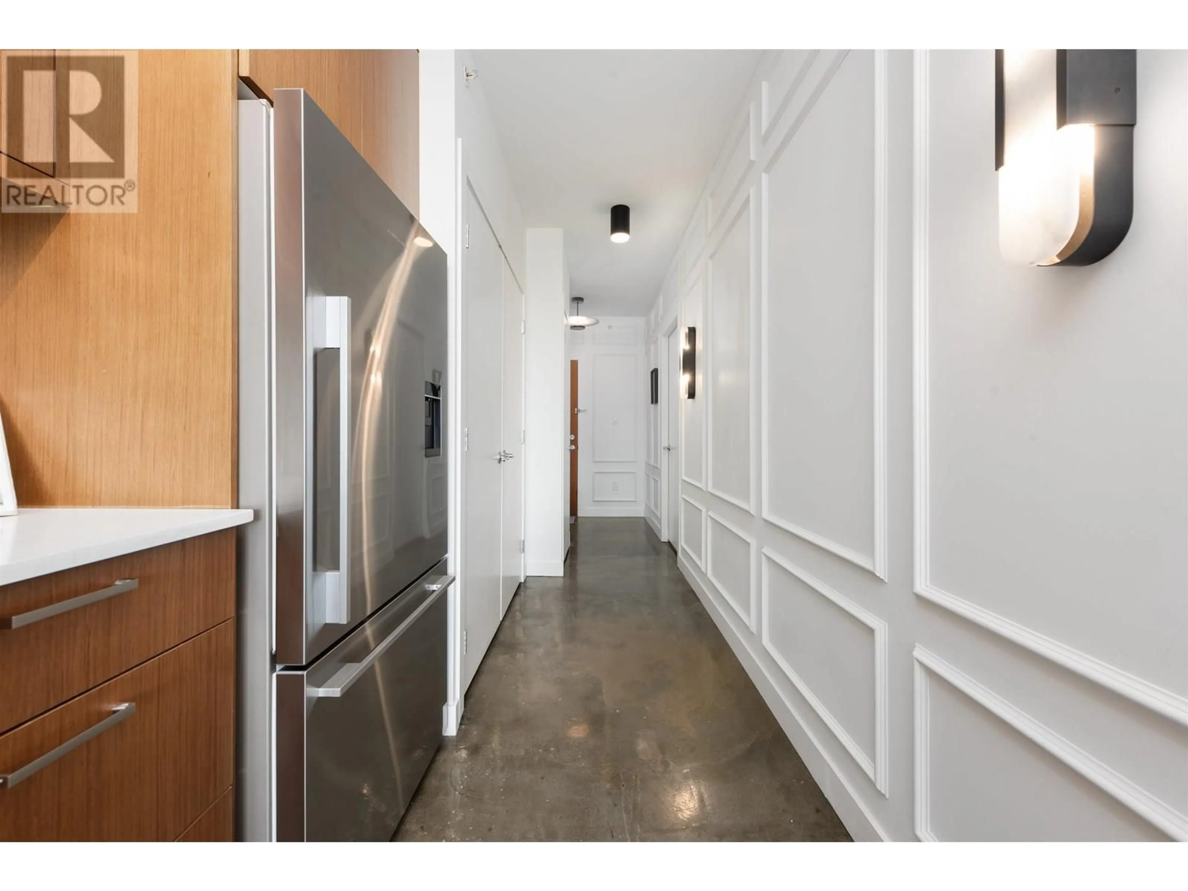 Indoor foyer for 415 - 221 UNION STREET, Vancouver British Columbia V6A0B4